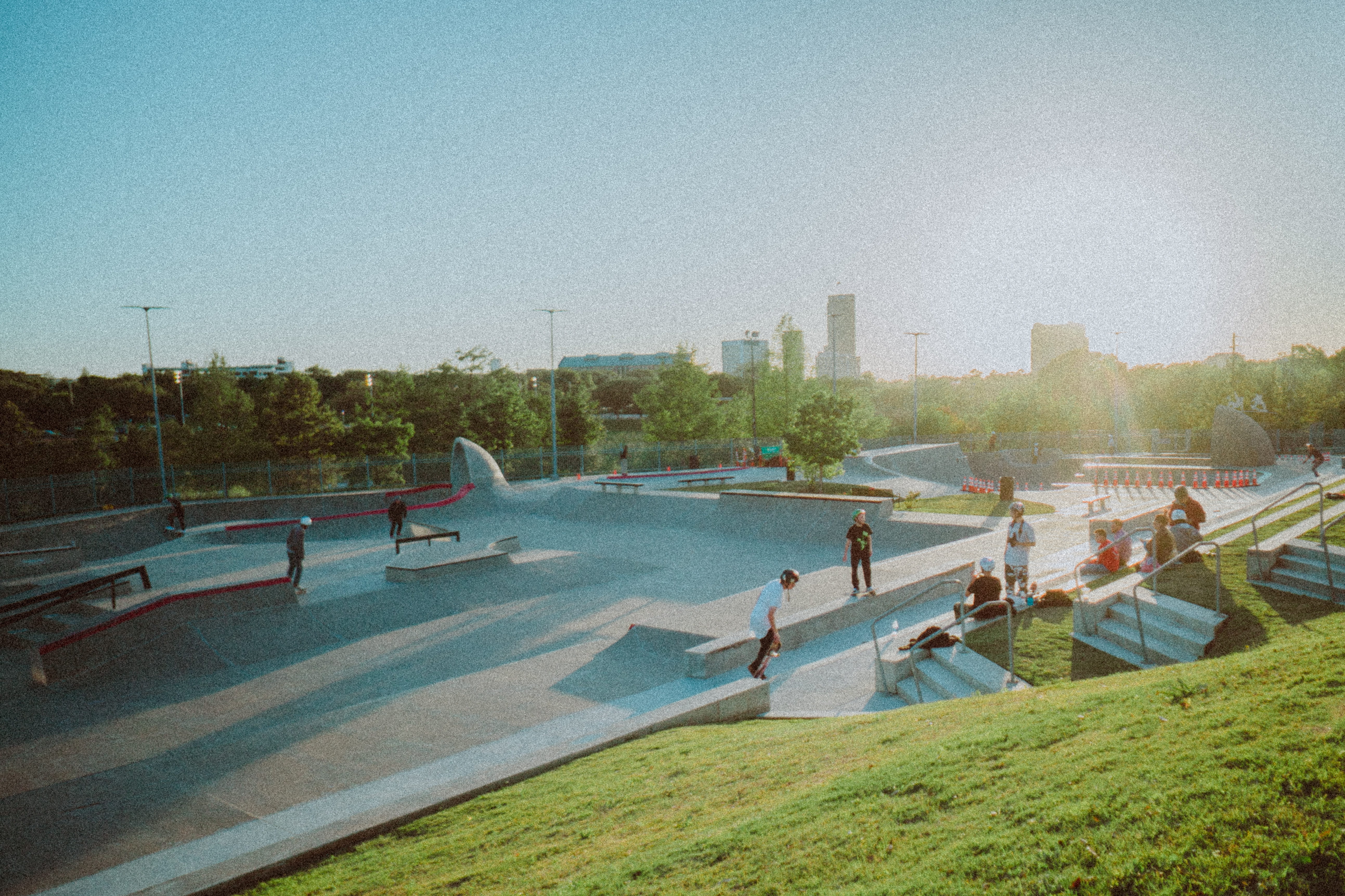 crowd, outdoors, leisure activity, lifestyle, skateboard, texas, women, a6500, skatepark, sony, men, building exterior, real people, city, architecture, HD Wallpaper