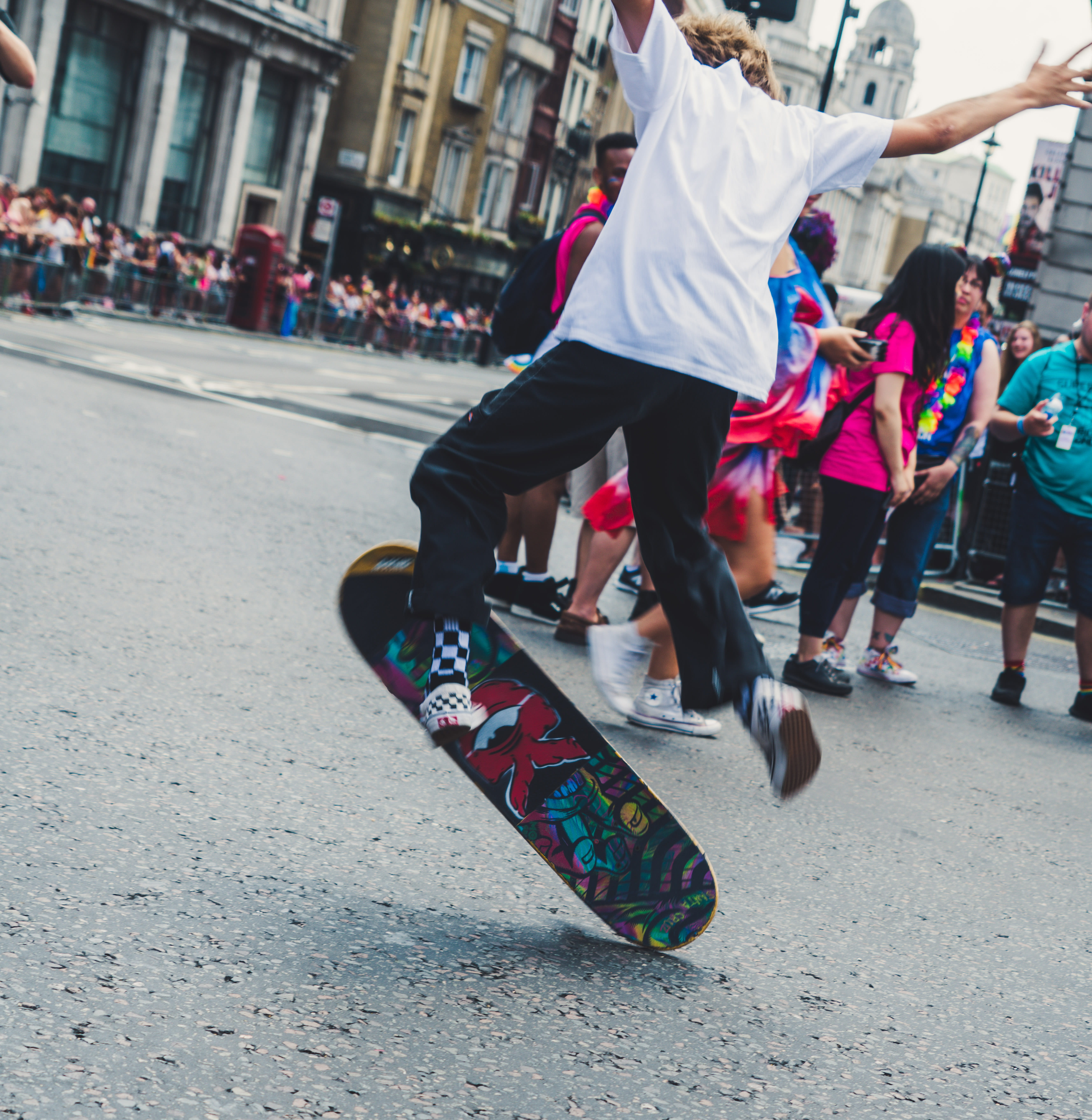 crowd, day, balance, skill, person, dancing, motion, skate, men, adult, kid, spectator, lifestyles, no face, leisure activity, city, outdoors, london, jumping, Phone HD Wallpaper