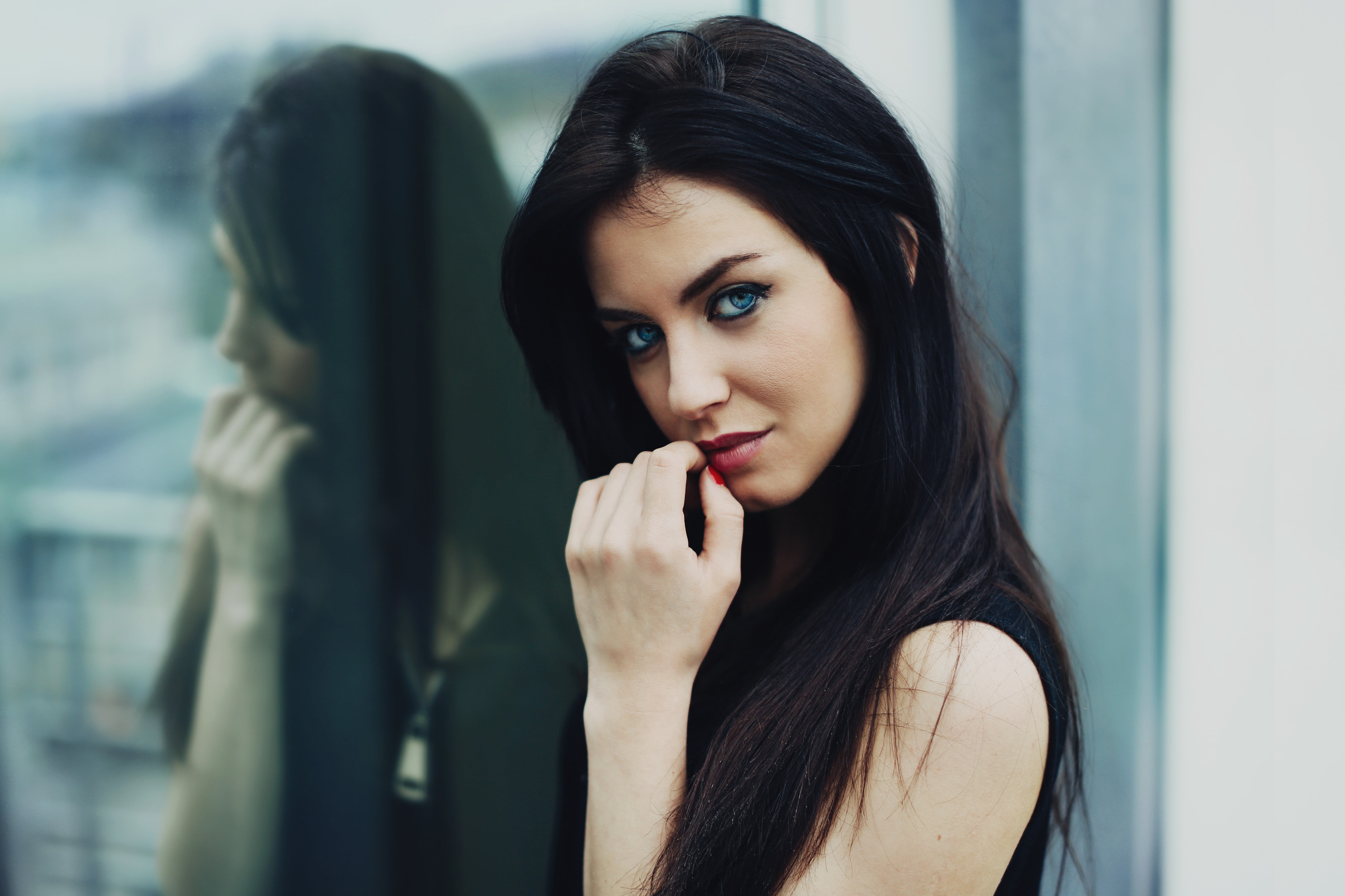 lifestyles, 5K, real people, long hair, hairstyle, young adult, beautiful woman, beauty, black hair, young women, hair, brunette, blue eyes, leisure activity, HD Wallpaper