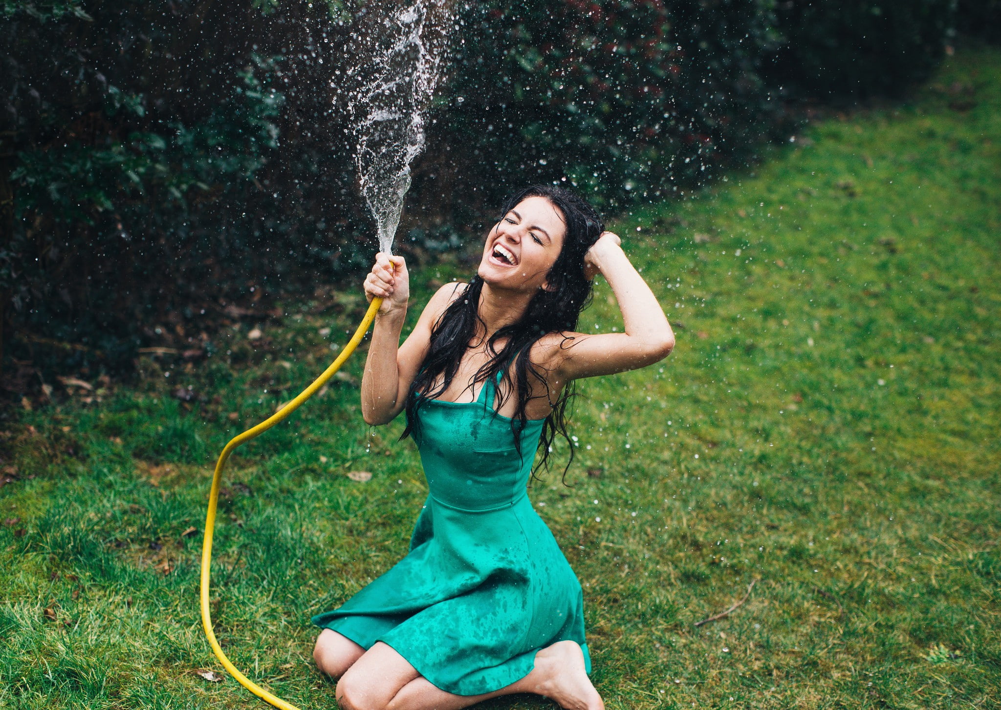 1080P, sleeveless, green dress, s, kneel, aurela, grass, happy, long hair, smile, spray, sitting, women, aurela skandaj, long, kneel sitting, skandaj, HD Wallpaper