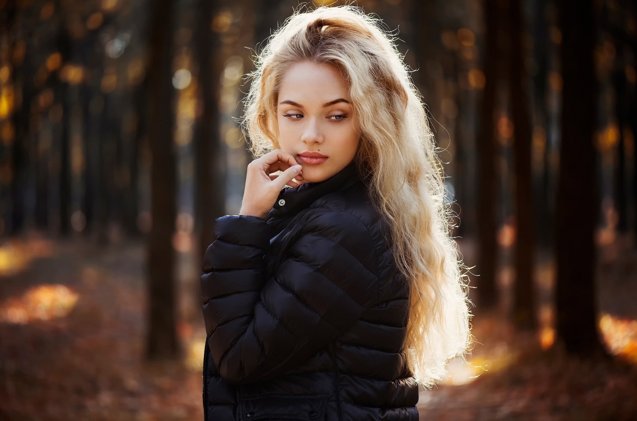 1080P, jacket, women outdoors, forest, women, model, blonde, black jackets, Ann Nevreva, bokeh, portrait, HD Wallpaper