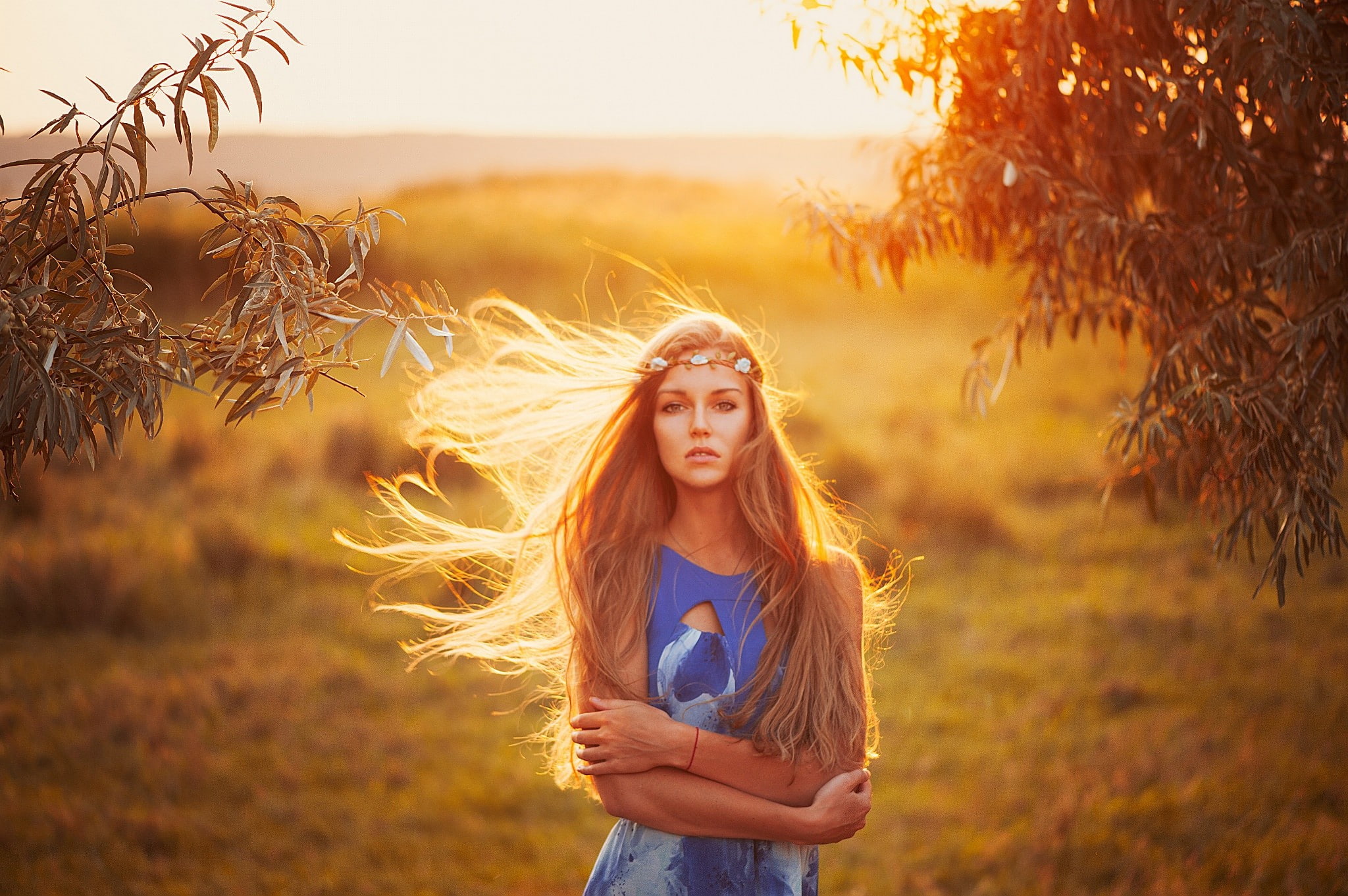 young adult, standing, women outdoors, arms crossed, casual clothing, Ann Nevreva, beautiful woman, lifestyles, hair, windy, front view, freedom, blonde, HD Wallpaper