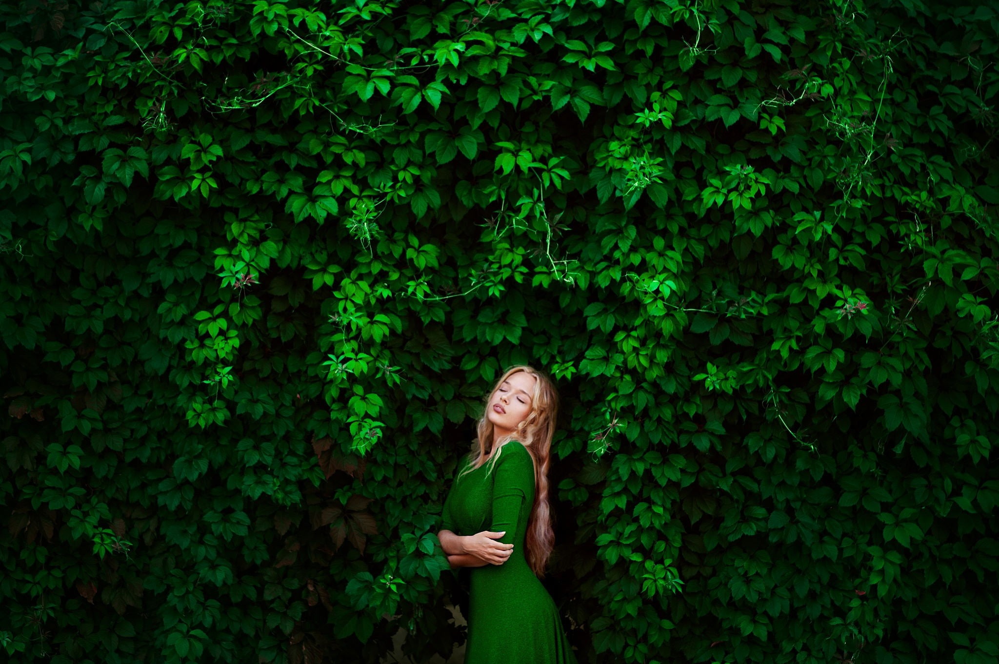 Ann Nevreva, 1080P, women, blonde, closed eyes, model, leaves, trees, green dress, dress, HD Wallpaper