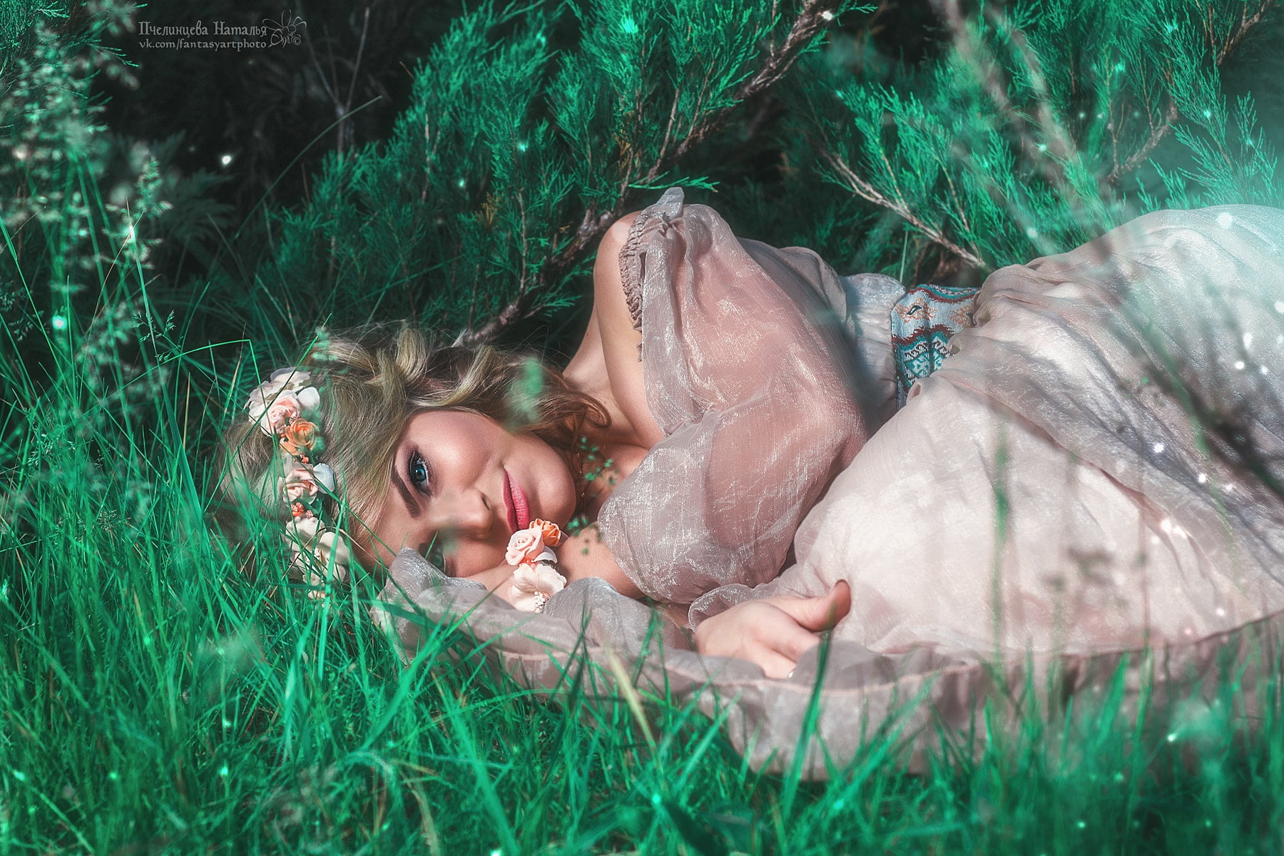grass, child, women, relaxation, real people, outdoors, green color, young adult, 500px, lying down, headshot, beautiful woman, 720P, innocence, fantasy girl, HD Wallpaper