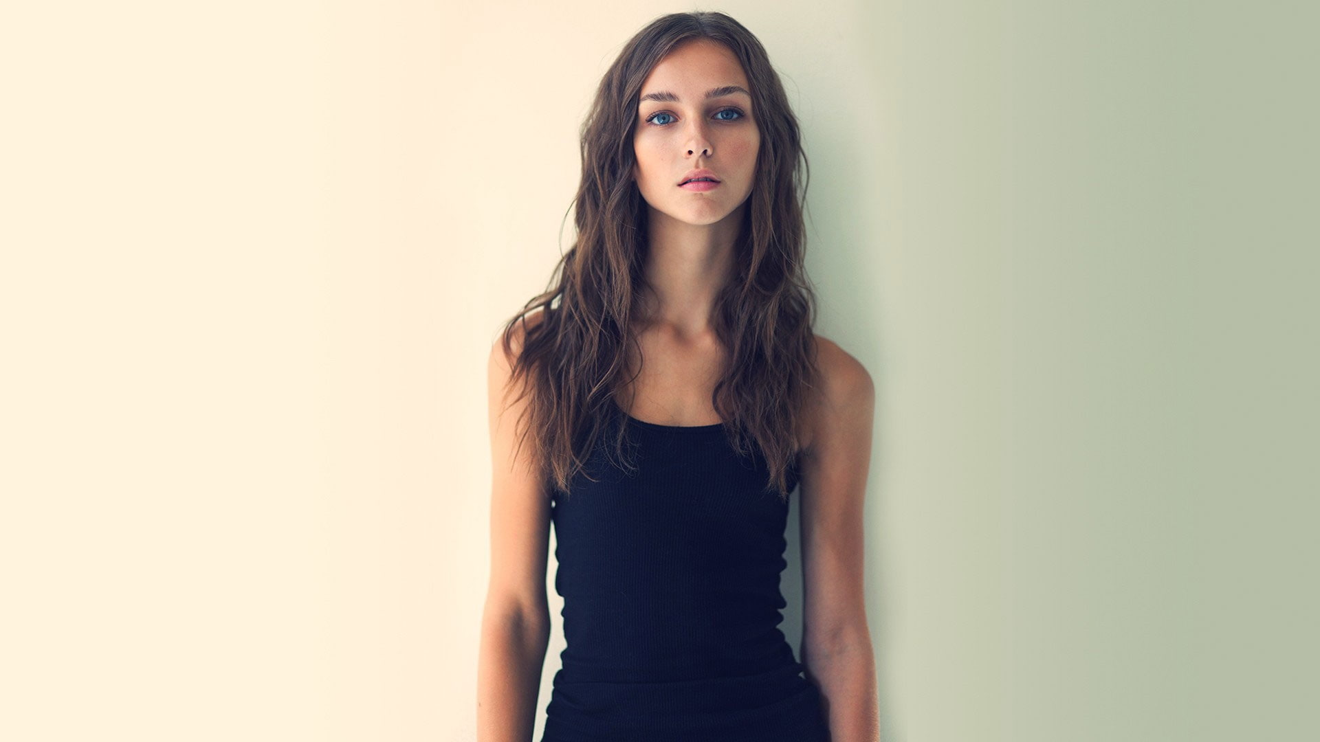 long hair, 1080P, standing, black clothing, blue eyes, women, looking at viewer, simple background, face, model, brunette, Rachel Cook, HD Wallpaper