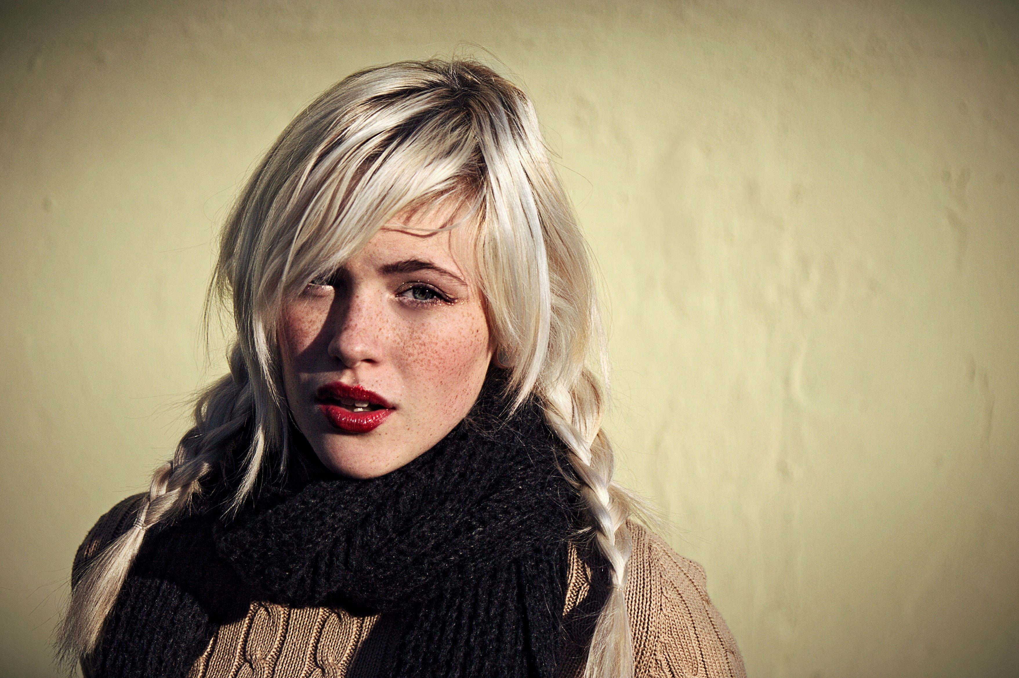 Devon Jade, women, green eyes, 2K, blonde, freckles, red lipstick, HD Wallpaper