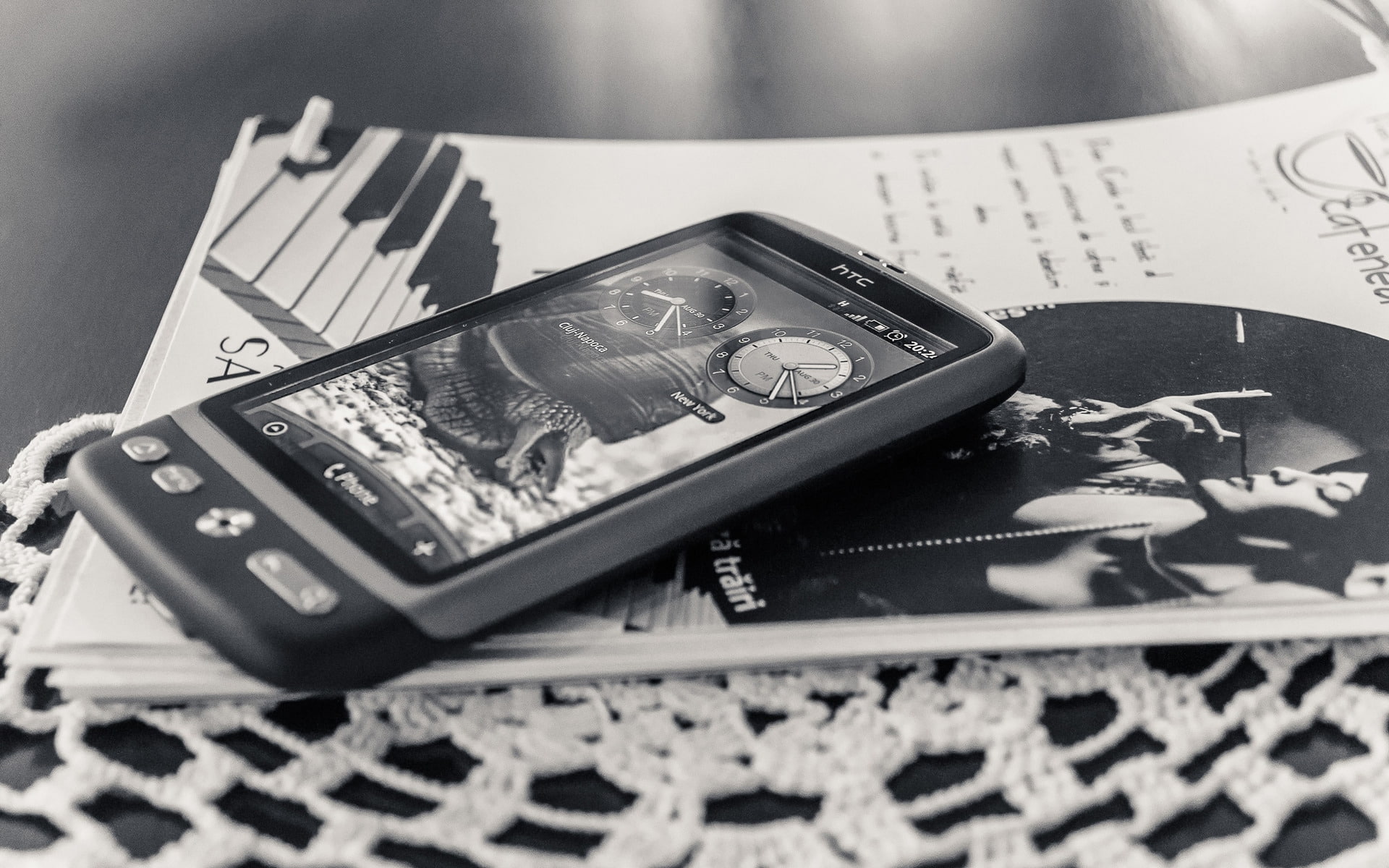 black, phone, 1080P, htc, desire, white, smartphone, android, HD Wallpaper