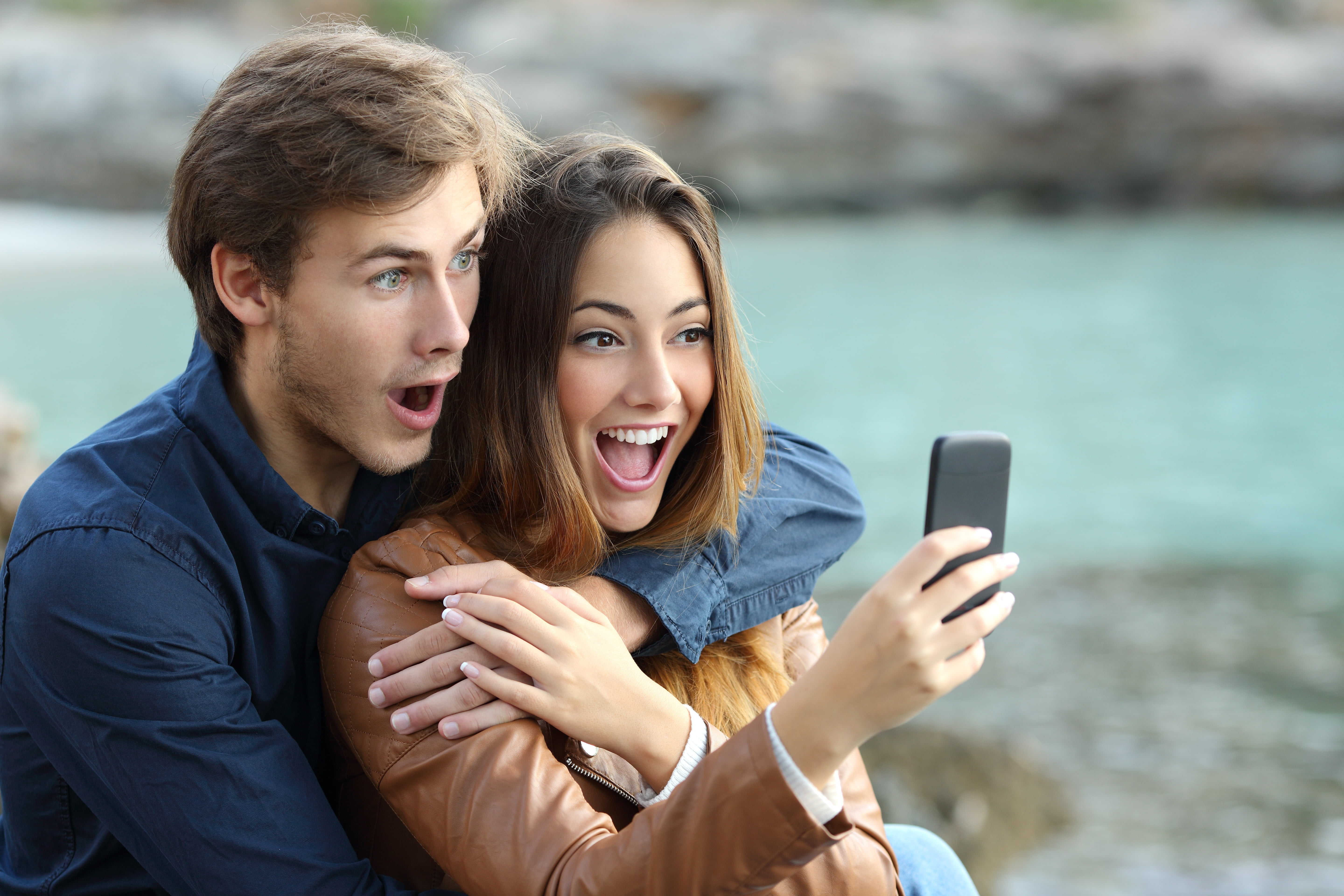 mood, walk summer vacation, style, smartphone the smile, ., 5K, relax, elegant graceful, man woman, positive, young love, romantic, lady style, the situation, HD Wallpaper