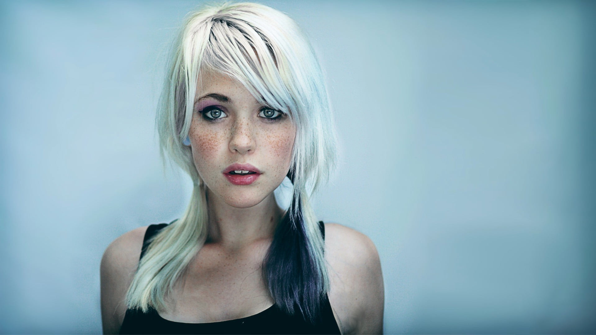 serious, 1080P, cute, contemplation, freckles, tank top, blonde, fashion, blond Hair, females, glamour, desire, studio Shot, front view, human Face, black, HD Wallpaper