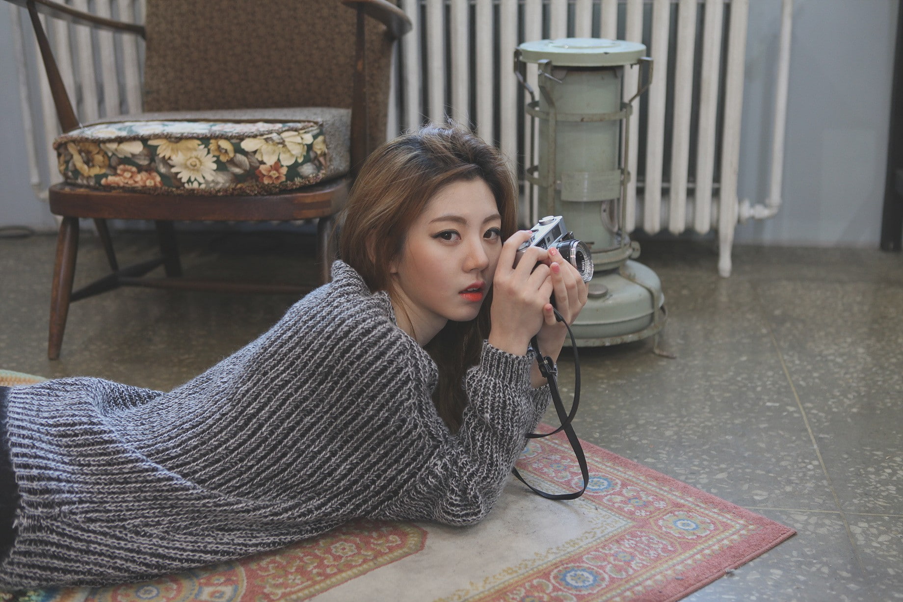 Chae Eun, young adult, on the floor, looking at camera, Asian, hair, furniture, real people, holding, indoors, 720P, Korean, young women, red lipstick, HD Wallpaper