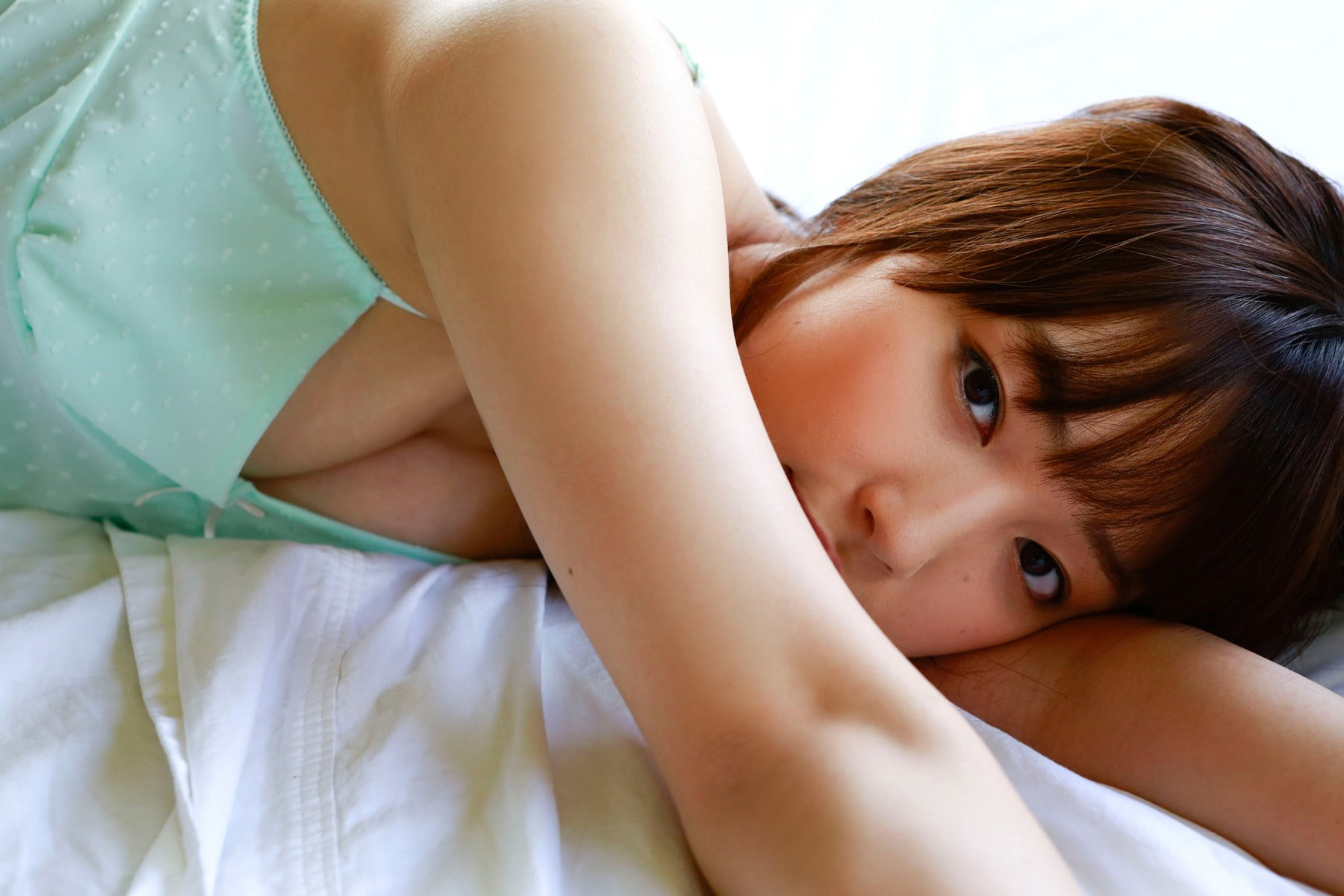 body part, brown eyes, bed, human arm, innocence, Asian, women, brown hair, Mizuki Fukumura, lying down, beautiful woman, relaxation, beauty, furniture, HD Wallpaper