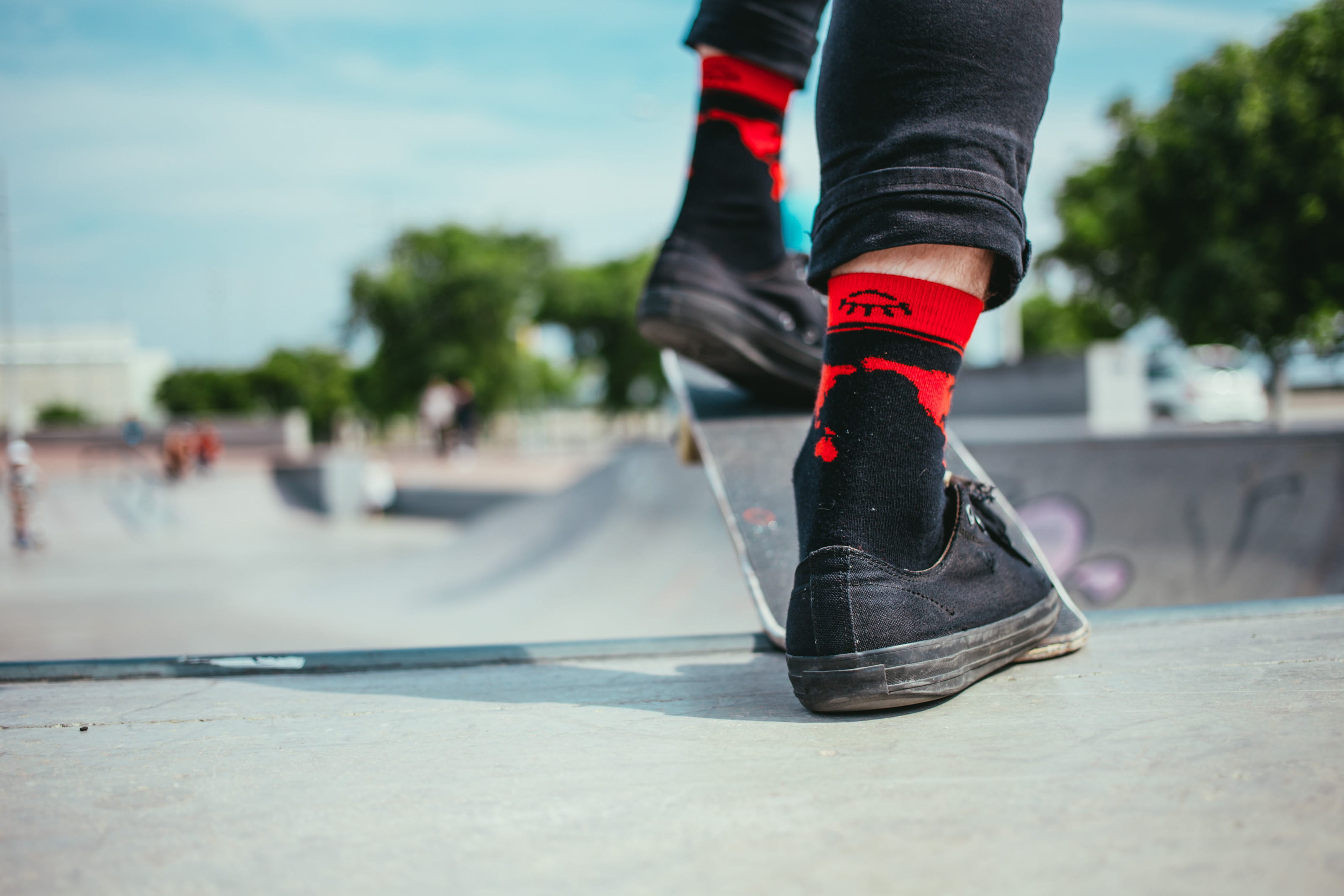 air, getting, jawdropping, ready, kickflip, shoe, black, jump, human foot, Outdoors, body part, day, style, selective focus, human limb, action, skateboard, HD Wallpaper