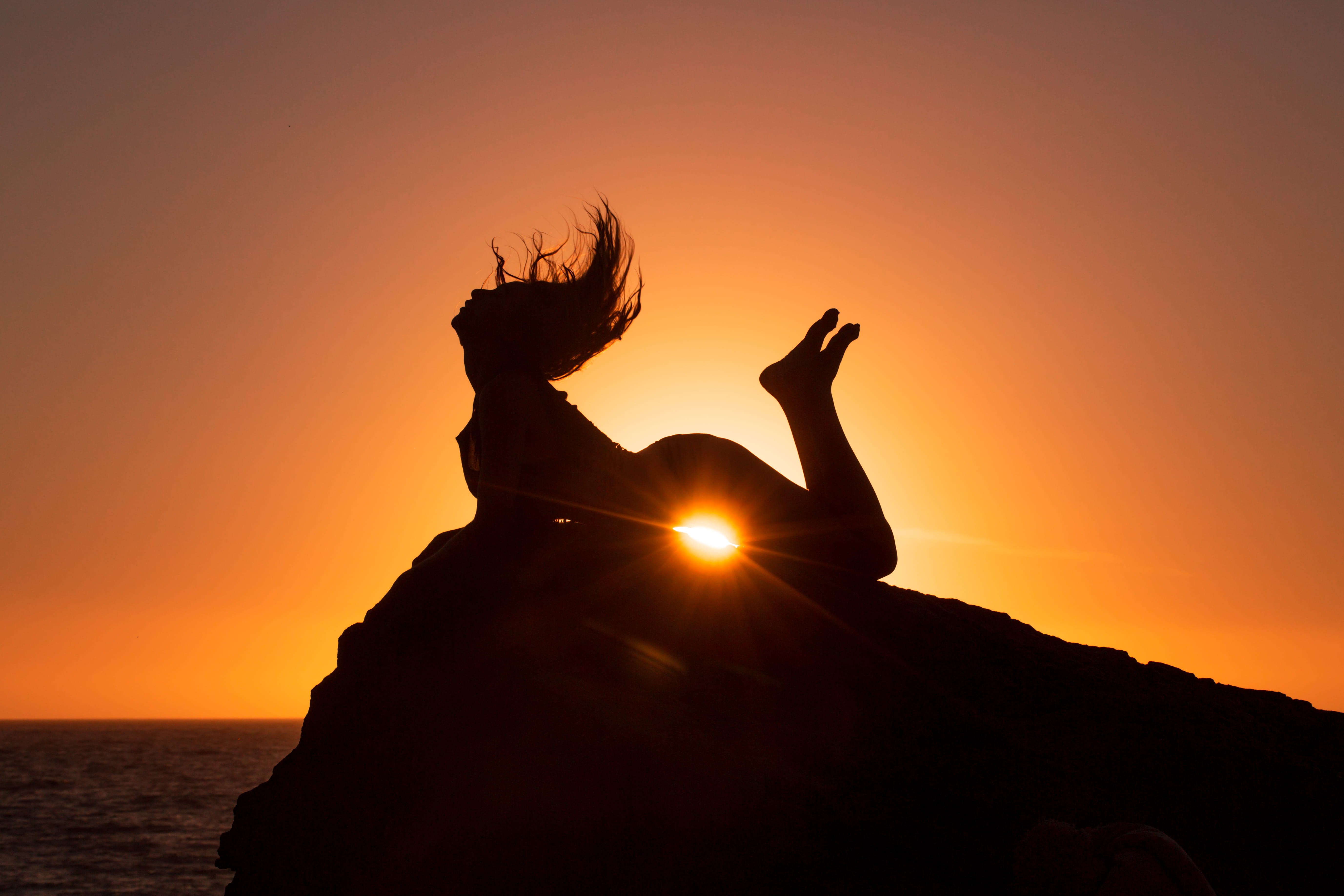stomach, one person, scenics - nature, water, lens flare, cliff, sunlight, feet, flora, red sky, rock, tranquil scene, edge, tranquility, sky, woman, dusk, HD Wallpaper