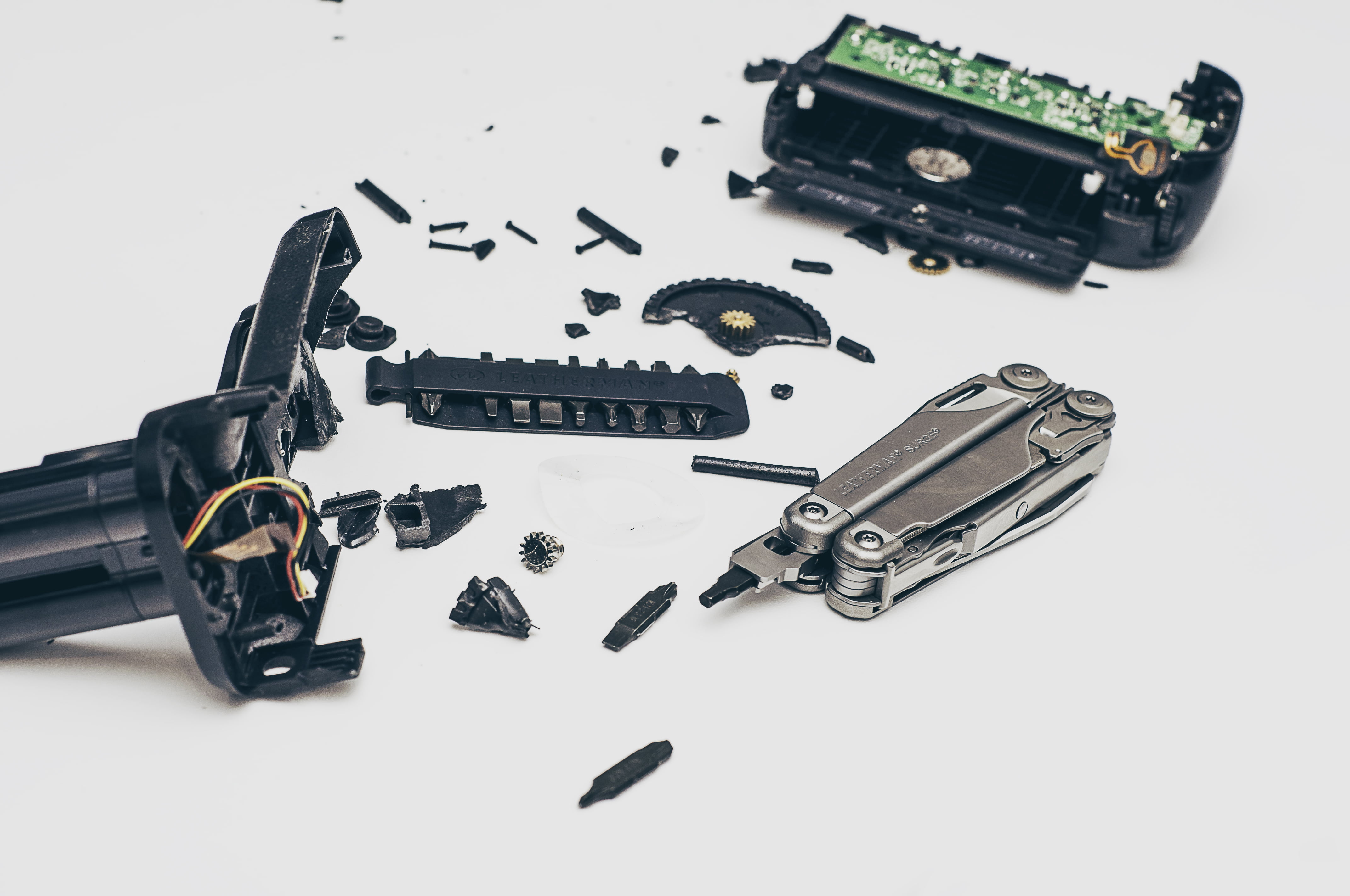 tool, middle, electronics industry, group of objects, technology, toy, ink, gun, black, objects, metal, cut out, studio shot, broken, gray, large group of objects, HD Wallpaper