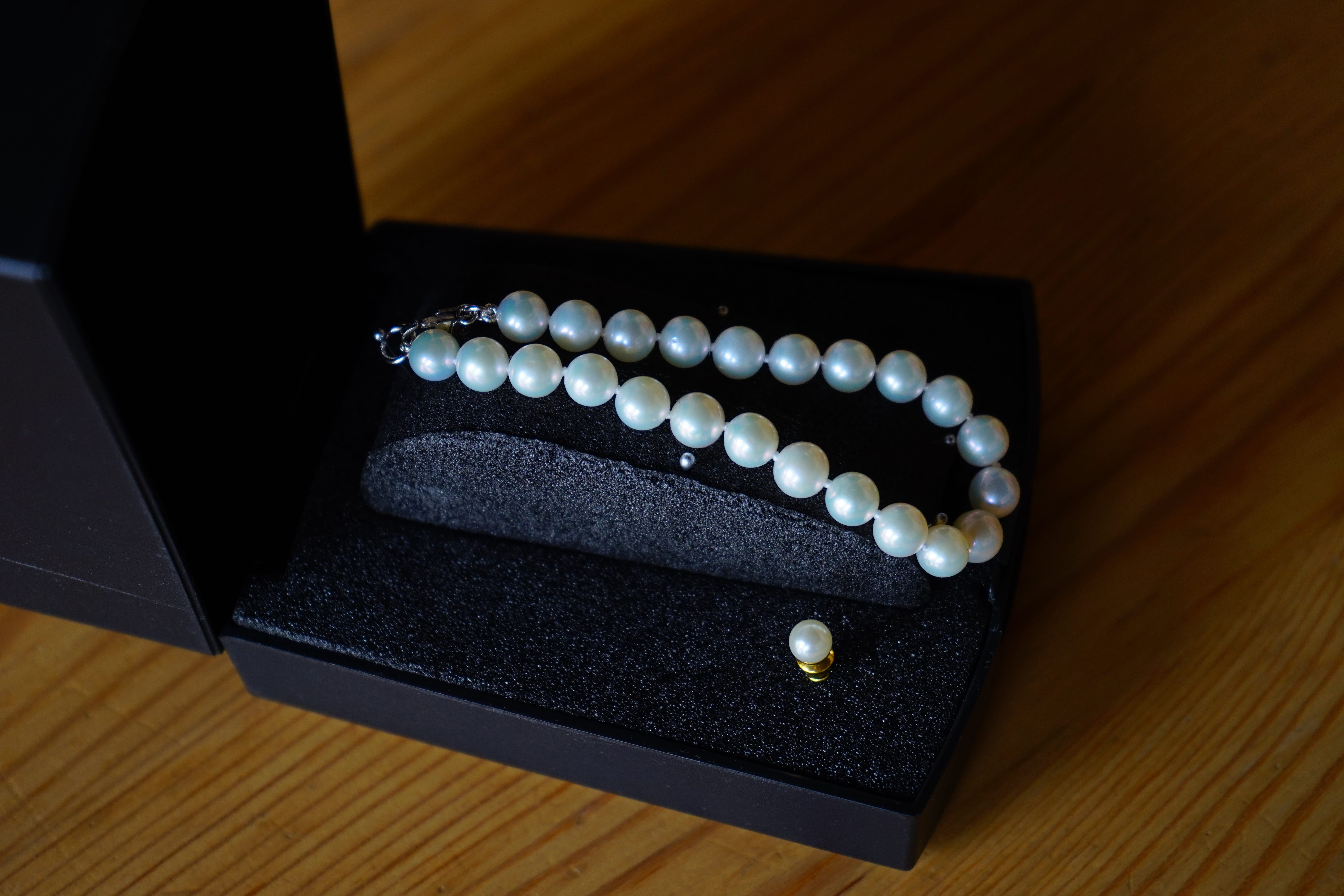 indoors, jewelry, wealth, Earring, wood, communication, still life, table, black color, no people, pearl, white, 5K, necklace, focus on foreground, ornate, HD Wallpaper