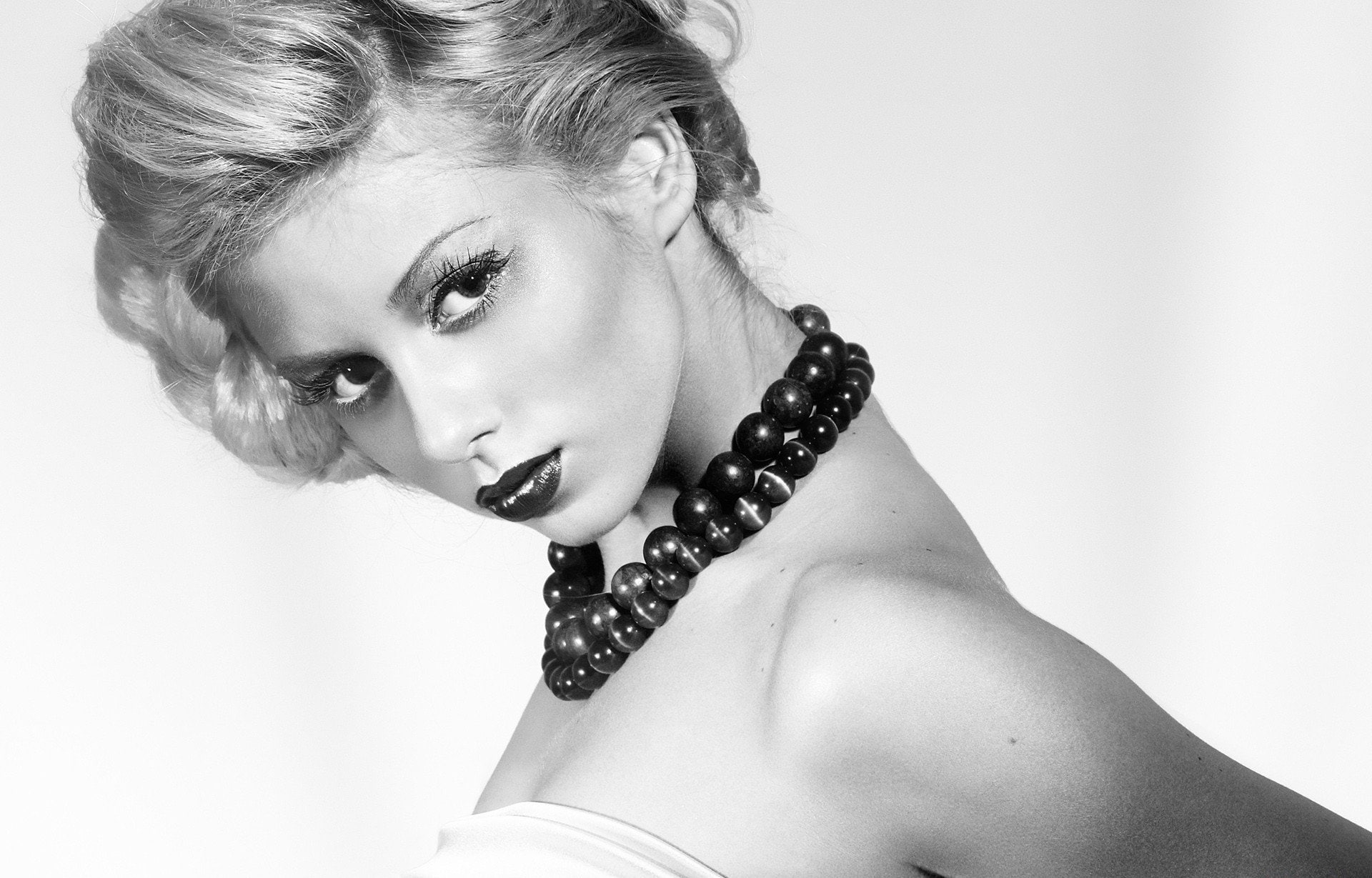 pearl jewelry, hairstyle, beautiful people, women, Ekaterina Fetisova, earring, Models, hair, headshot, studio shot, beautiful woman, portrait, one person, HD Wallpaper