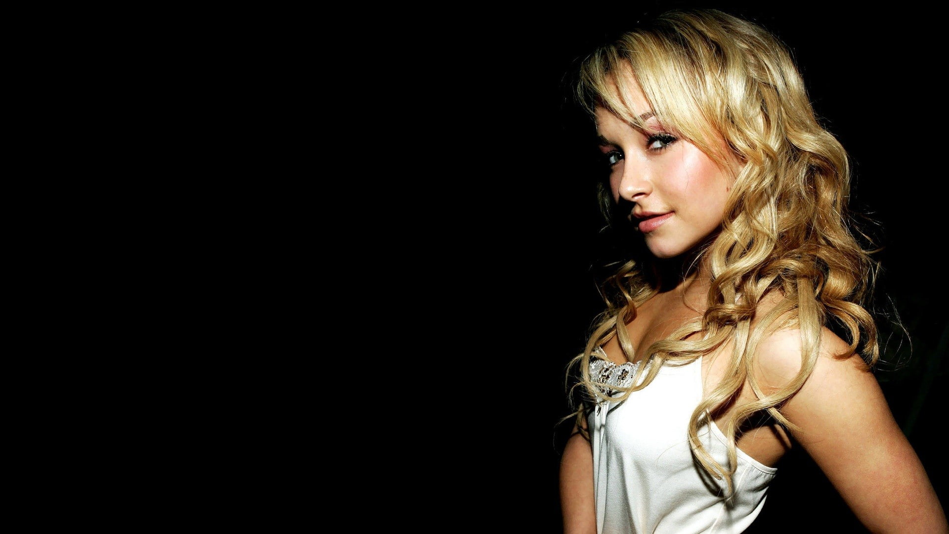 blonde, young adult, women, copy space, hair, black background, portrait, indoors, young women, 1080P, Hayden Panettiere, one person, beautiful woman, HD Wallpaper