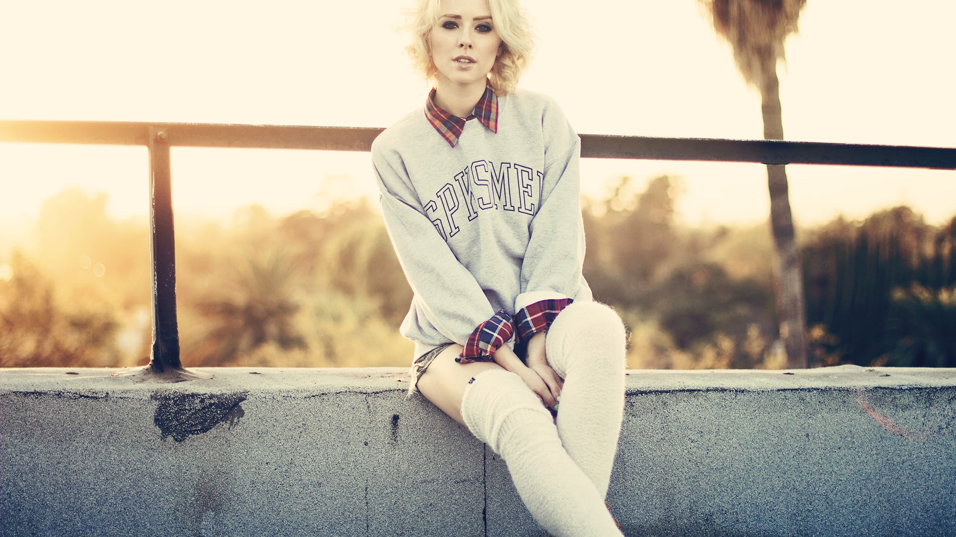 casual clothing, hairstyle, leisure activity, urban, portrait, real people, blonde, outdoors, beautiful woman, one person, day, sitting, lifestyles, front view, HD Wallpaper