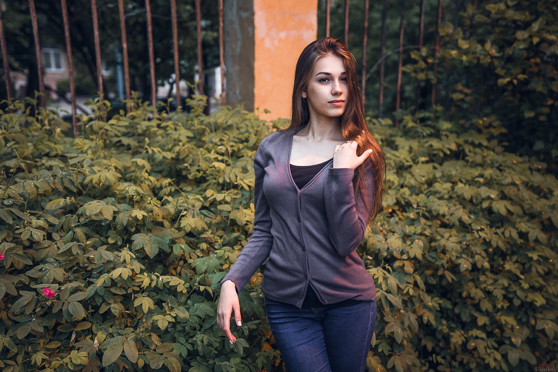 plant, looking at camera, one person, 1080P, nature, leisure activity, portrait, three quarter length, lifestyles, women, young adult, looking at viewer, HD Wallpaper