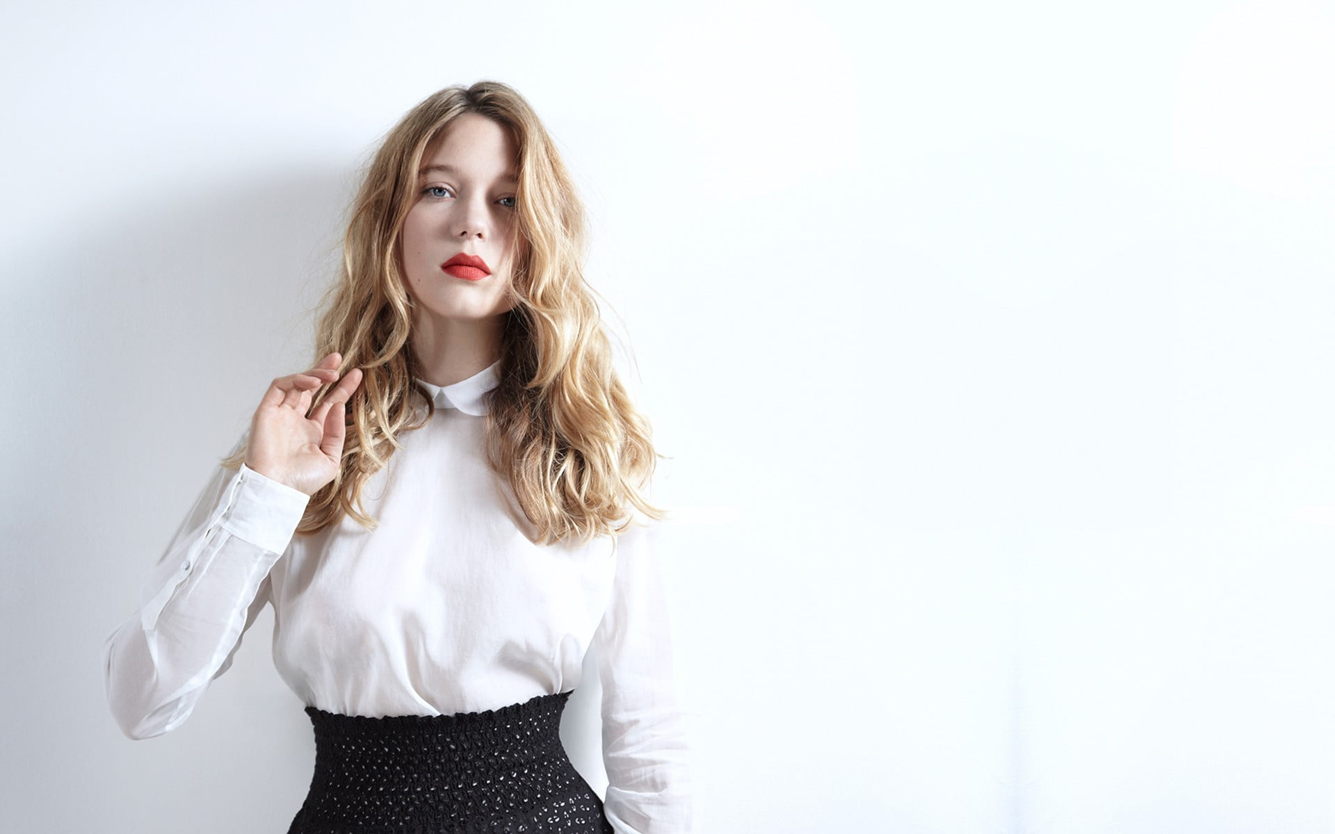 hairstyle, portrait, long hair, hair, looking at viewer, fashion, Léa Seydoux, copy space, standing, young adult, waist up, 1080P, one person, simple background, HD Wallpaper