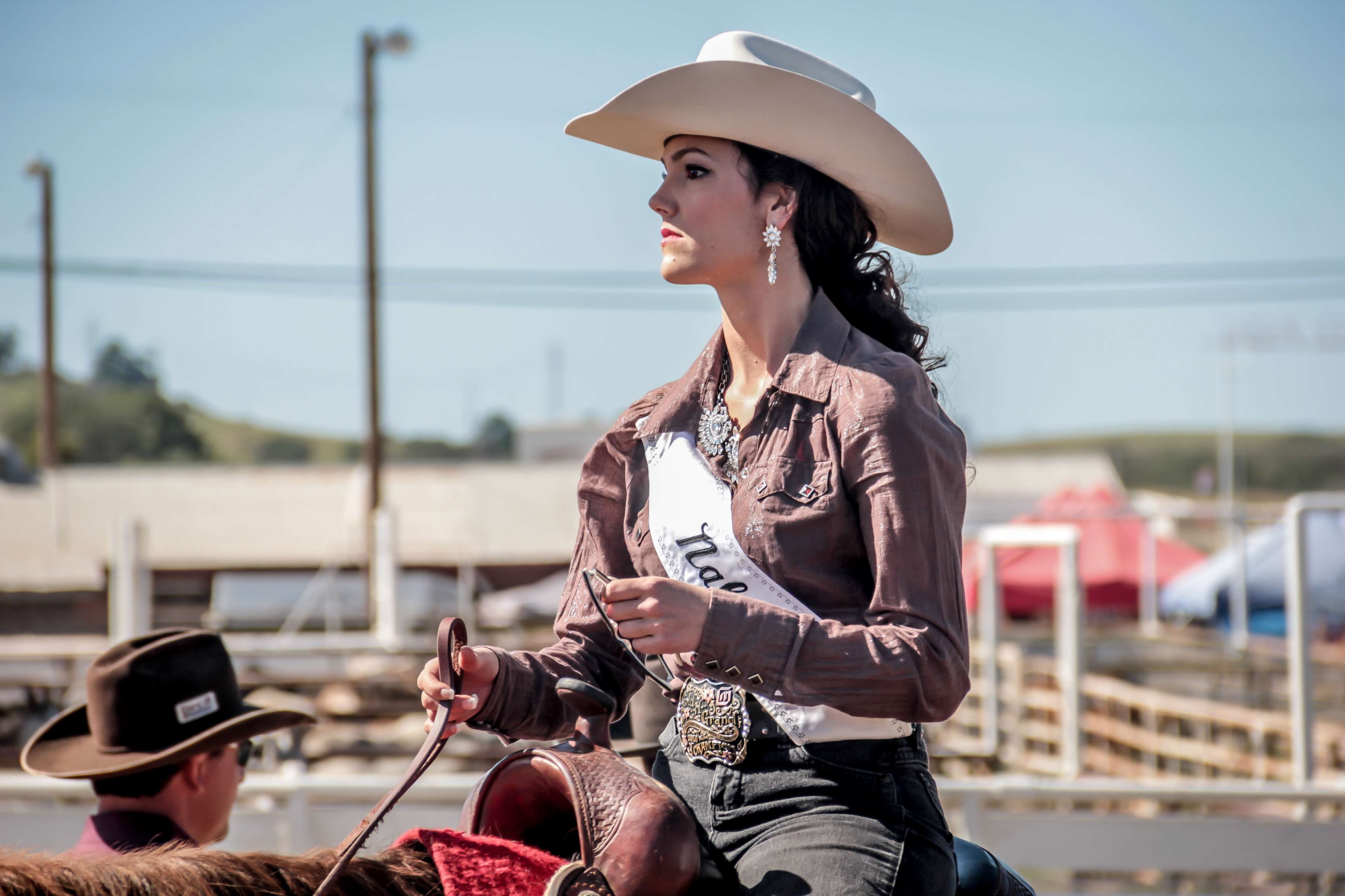 cowboy, equine, focus on foreground, casual clothing, cowgirl, western, one person, horse, transportation, leisure activity, sitting, saddle, beautiful woman, HD Wallpaper