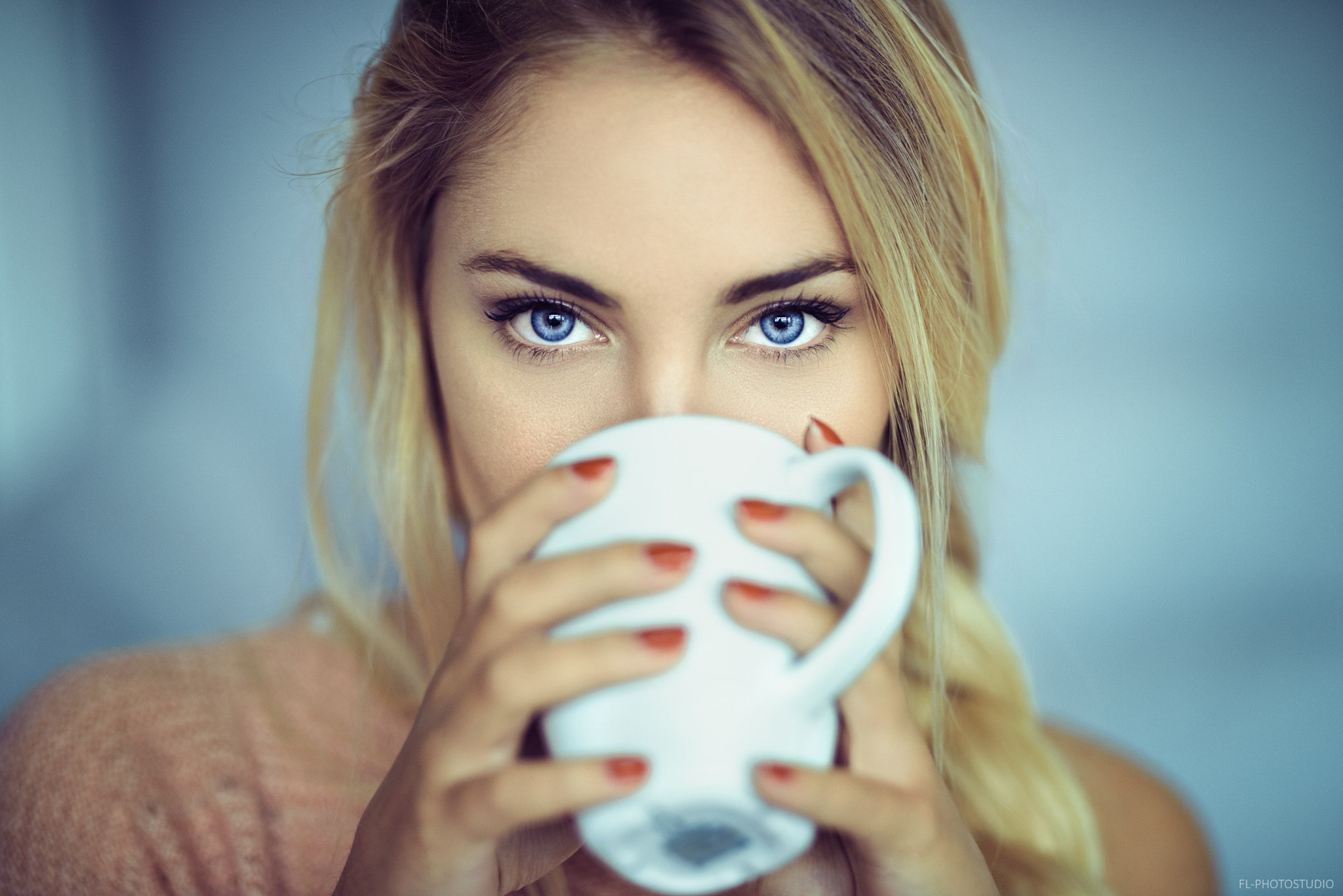 beautiful woman, blonde, coffee - drink, headshot, young adult, food and drink, hair, cup, women, adult, drink, face, drinking, human face, 1080P, coffee, HD Wallpaper
