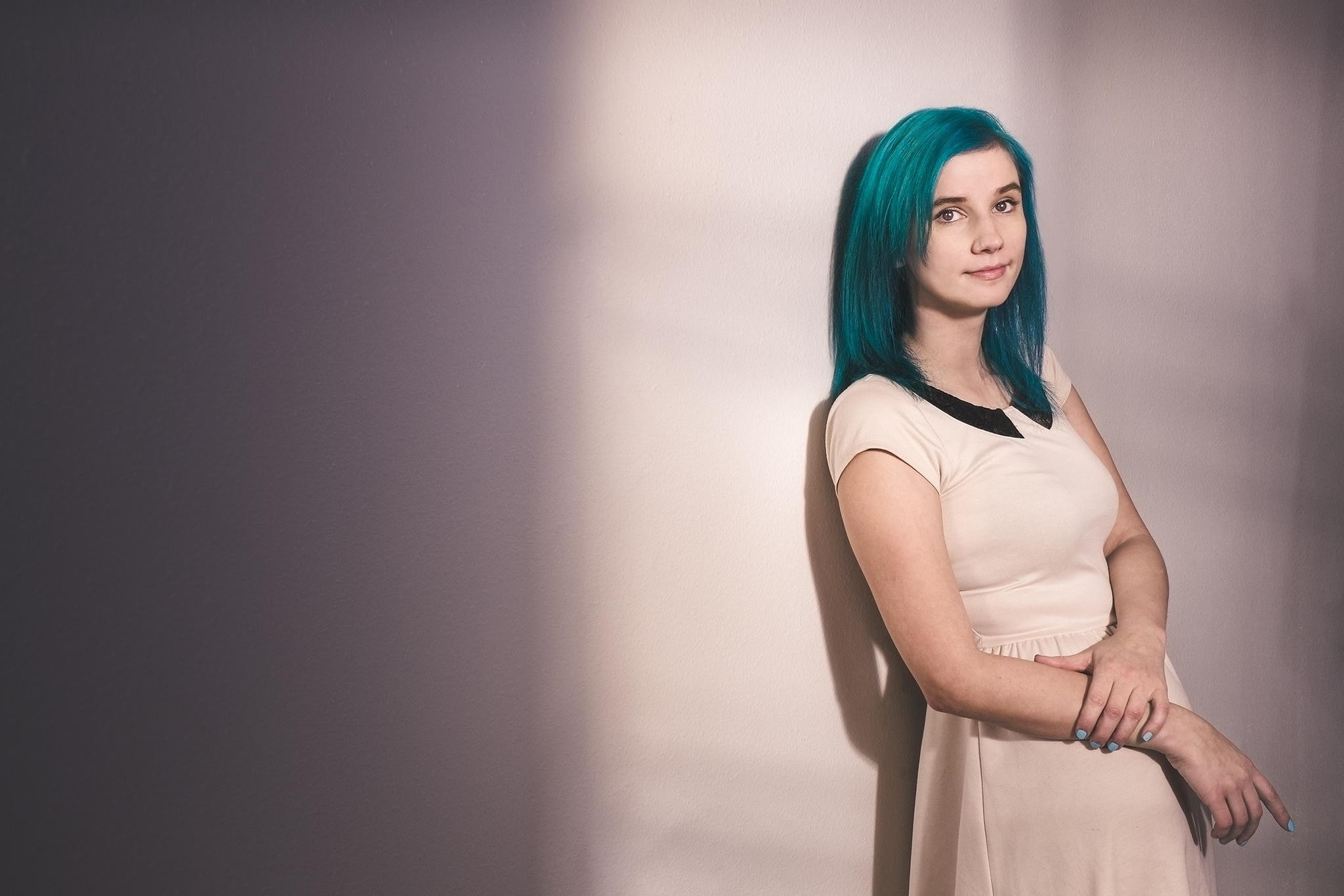 blue nails, dyed hair, women, 1080P, looking at viewer, blue hair, HD Wallpaper