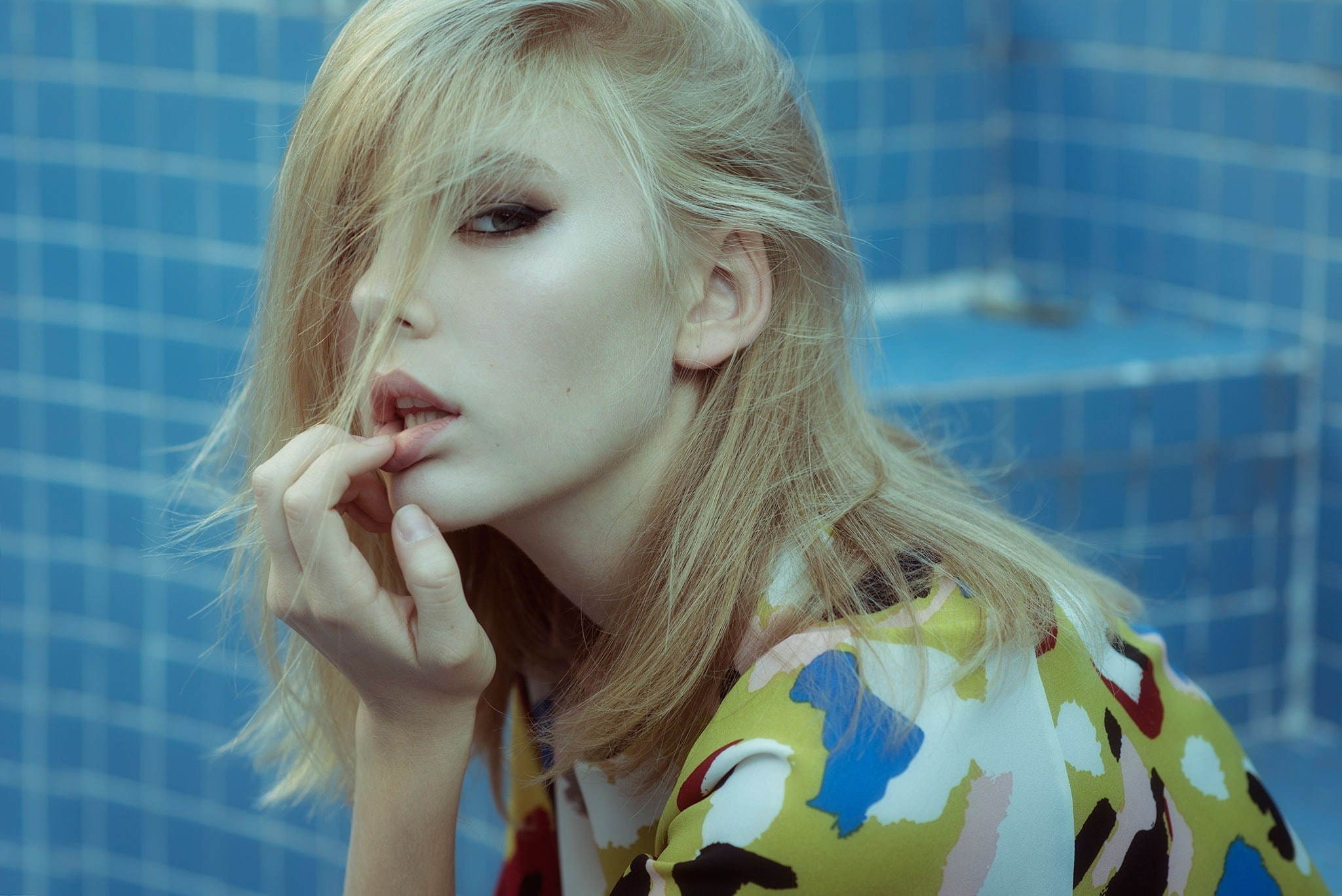 portrait, women, finger on lips, lips, blonde, face, 1080P, HD Wallpaper