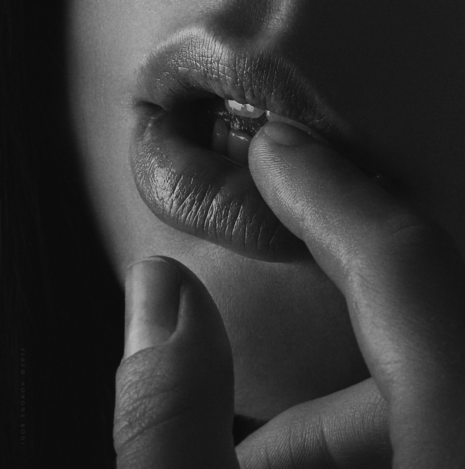 monochrome, Igor Egorov, model, fingers, women, 720P, lips, Phone HD Wallpaper
