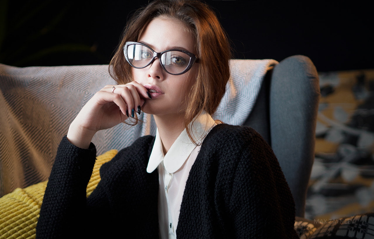 women with glasses, women, face, 720P, finger on lips, portrait, HD Wallpaper