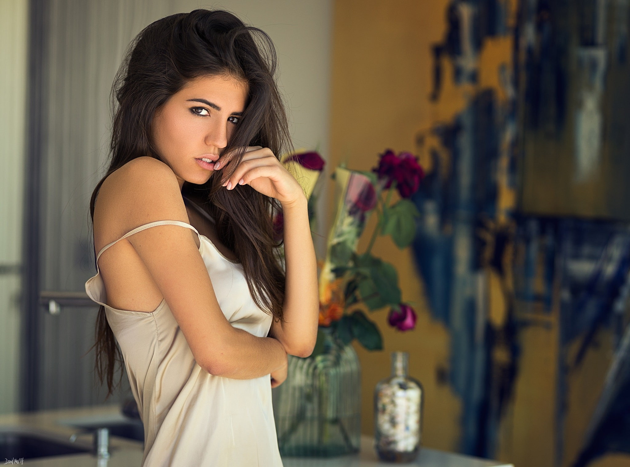 finger on lips, portrait, women, 1080P, depth of field, HD Wallpaper