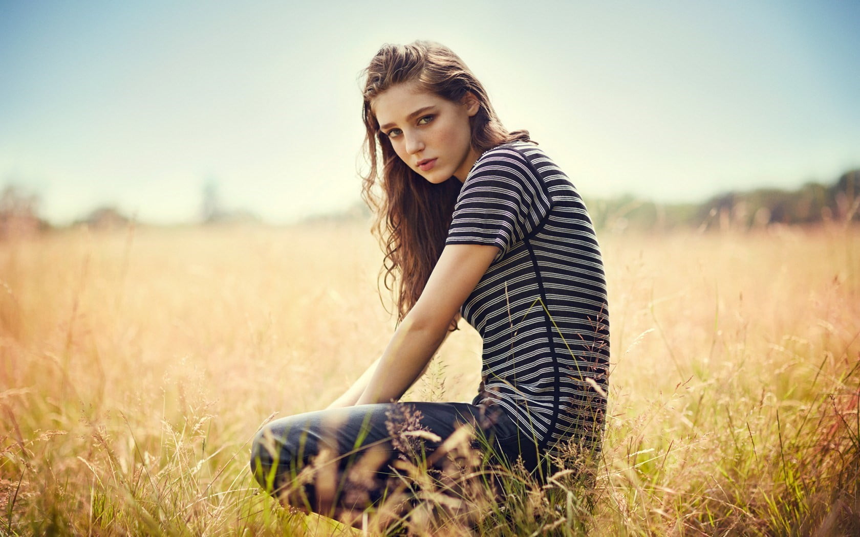 teenager, lifestyles, land, portrait, one person, beauty, women, looking at camera, 720P, young women, bed, long hair, hairstyle, grass, sunlight, sky, HD Wallpaper