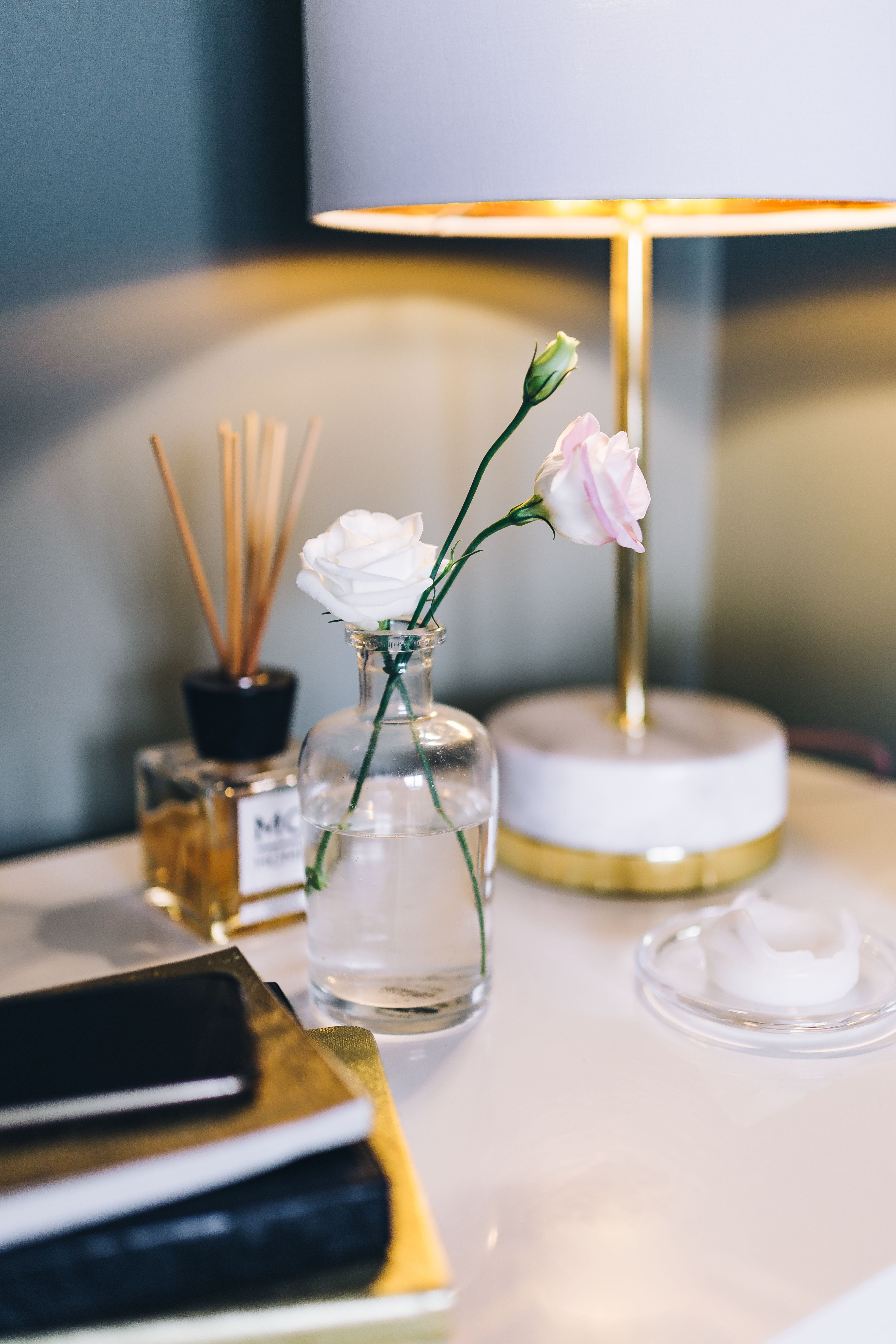 still life, indoors, lamp, restaurant, flower head, glass - material, container, decoration, luxury, no people, transparent, 4K, beauty in nature, bottle, Phone HD Wallpaper