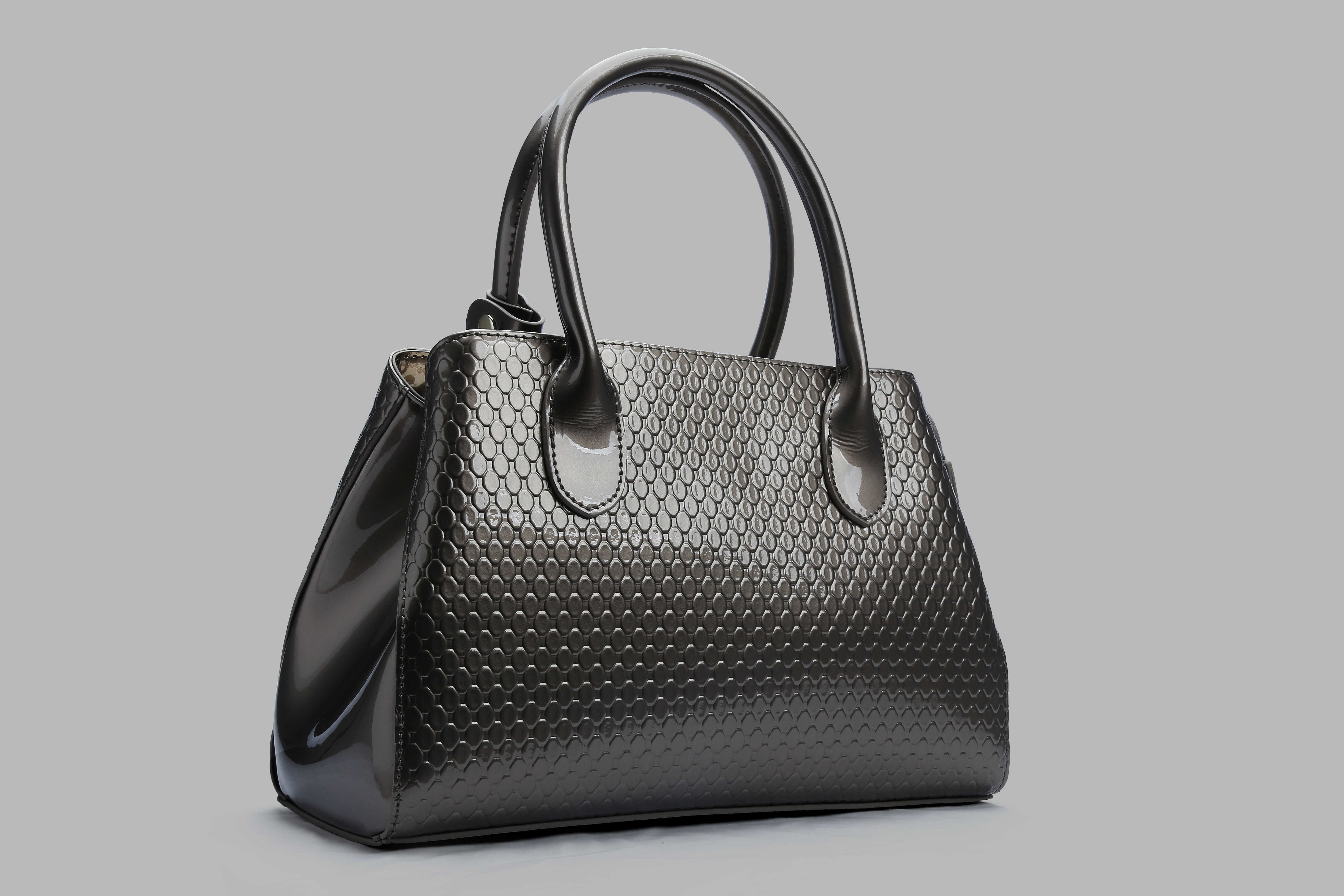 bag, studio shot, purse, black color, luxury, women, indoors, close-up, fashion, black, glamour, leather, 5K, handle, single Object, elegance, package, HD Wallpaper