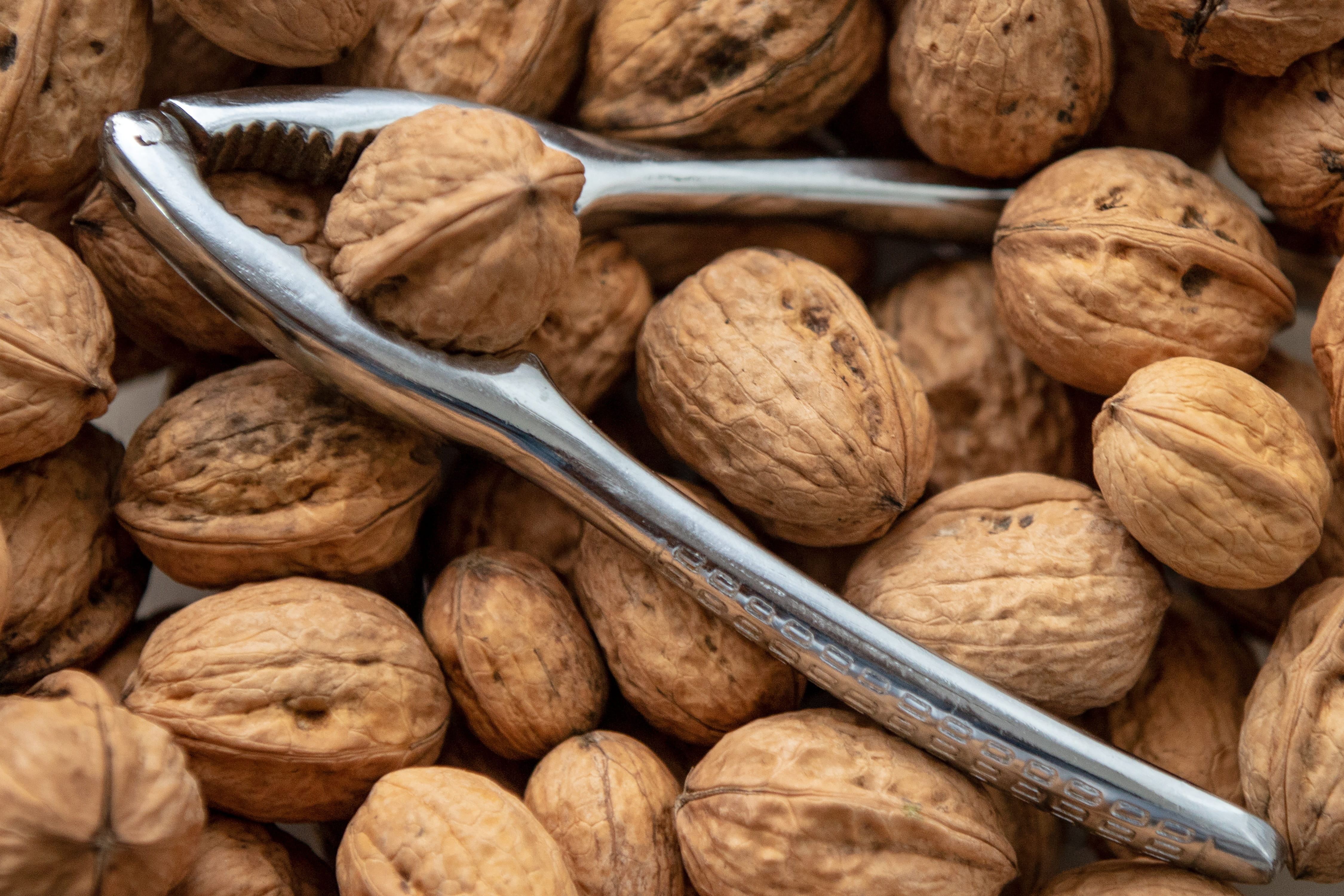 for sale, backgrounds, nutcracker, breaking up, indoors, walnut, delicious, brown, healthy eating, high angle view, walnuts, full frame, nut - food, wellbeing, HD Wallpaper