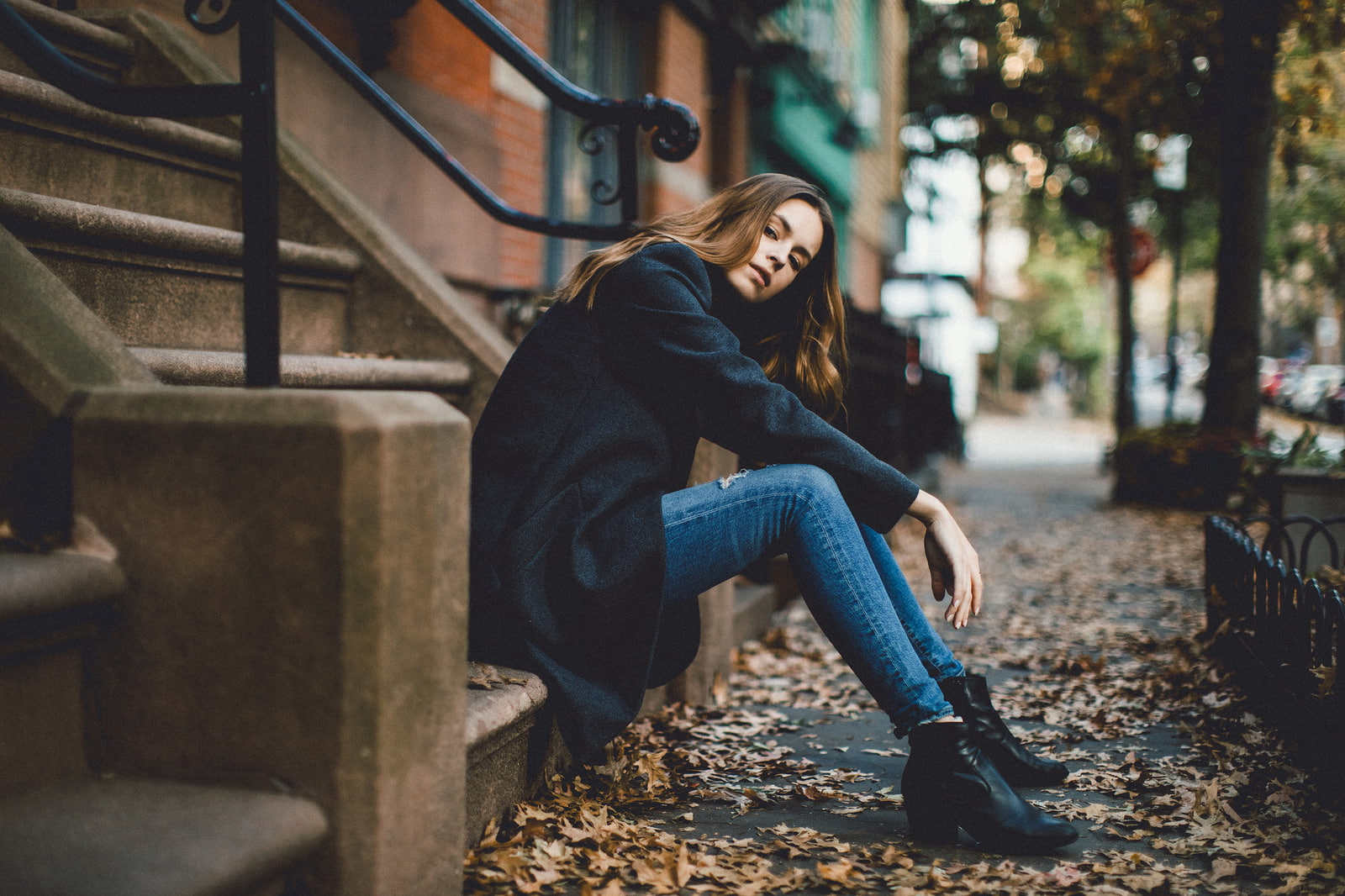 720P, depth of field, sitting, boots, coats, street, brunette, torn jeans, women outdoors, women, black coat, SamAlive, model, Caitlin Nusche, looking at viewer, HD Wallpaper