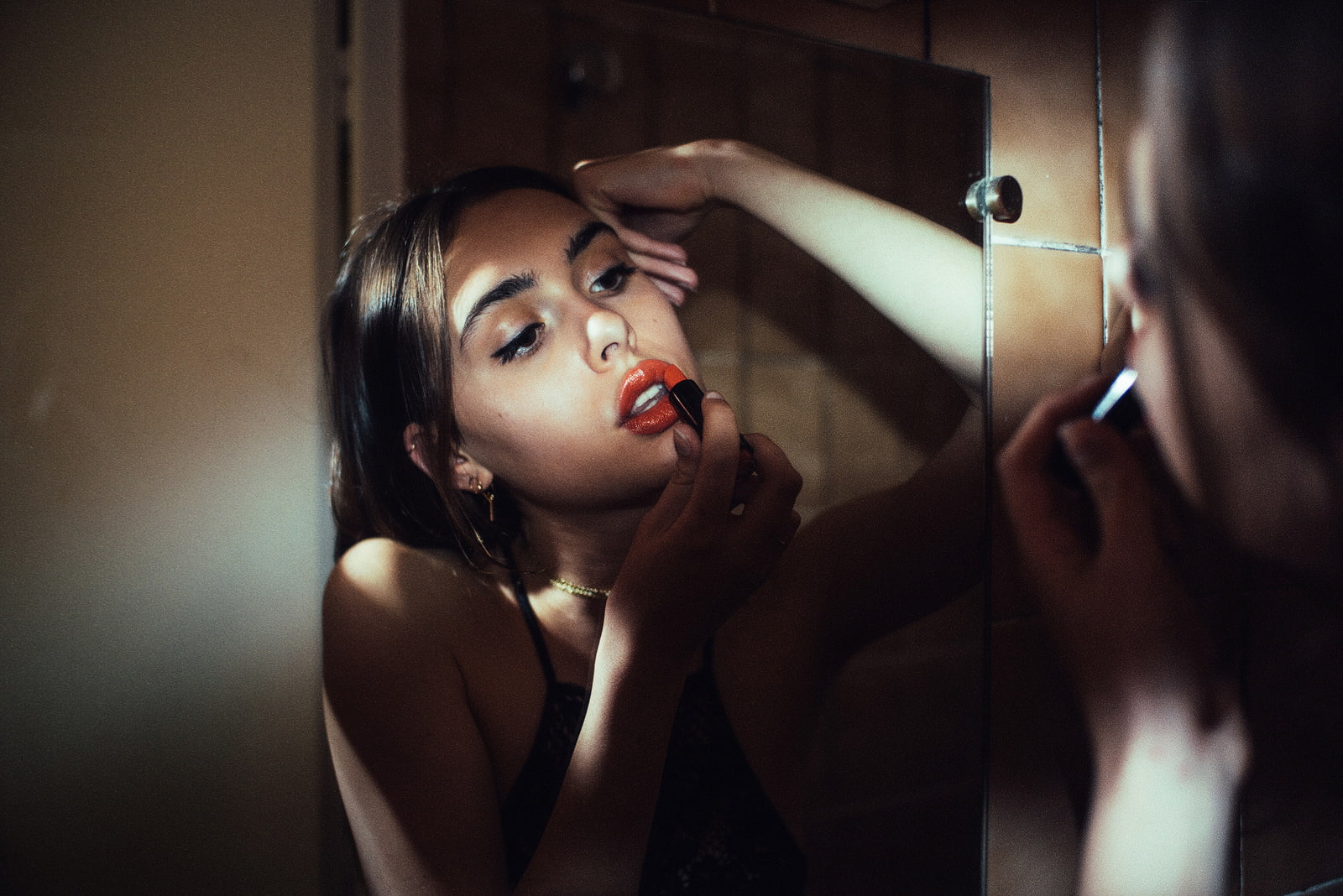 portrait, indoors, beauty, young women, red lipstick, 720P, headshot, fashion, women, make-up, lifestyles, body part, eyeshadow, real people, hand on face, HD Wallpaper