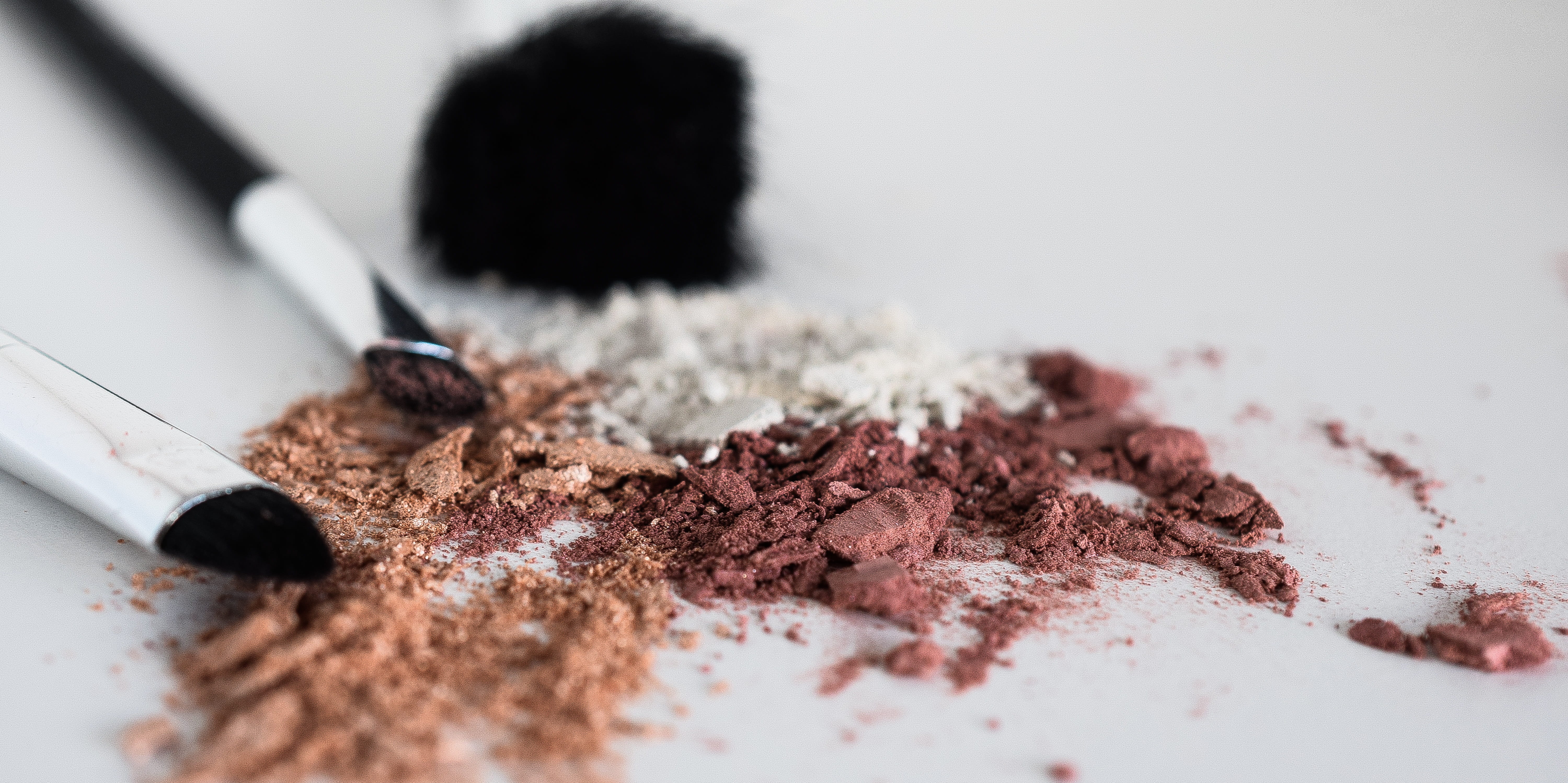 hair, domestic, social issues, rouge, emotion, no people, pencil, 5K, studio shot, powder, brush, selective focus, equipment, blush - make-up, indoors, HD Wallpaper