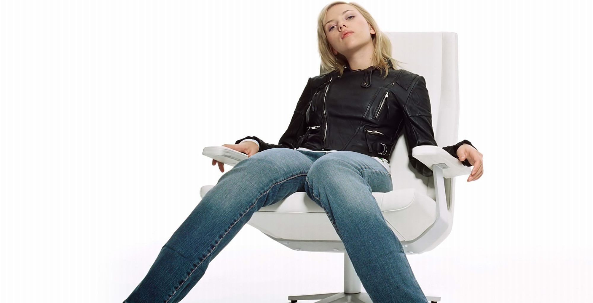 jeans, actress, women, sitting, 1080P, Scarlett Johansson, leather jackets, HD Wallpaper