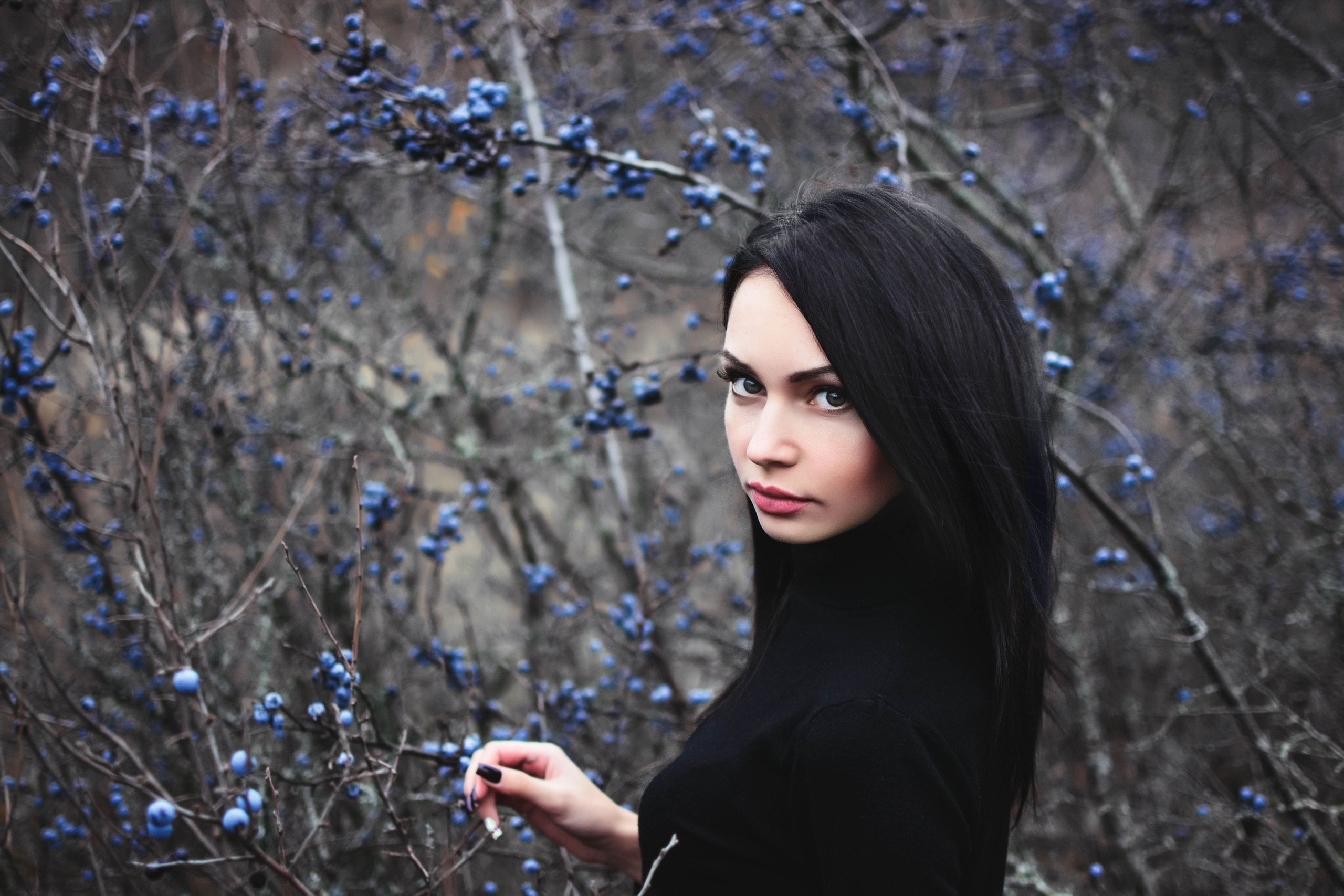 looking at camera, young women, women outdoors, branch, adult, tree, focus on foreground, plant, hairstyle, turtlenecks, warm clothing, young adult, portrait, HD Wallpaper