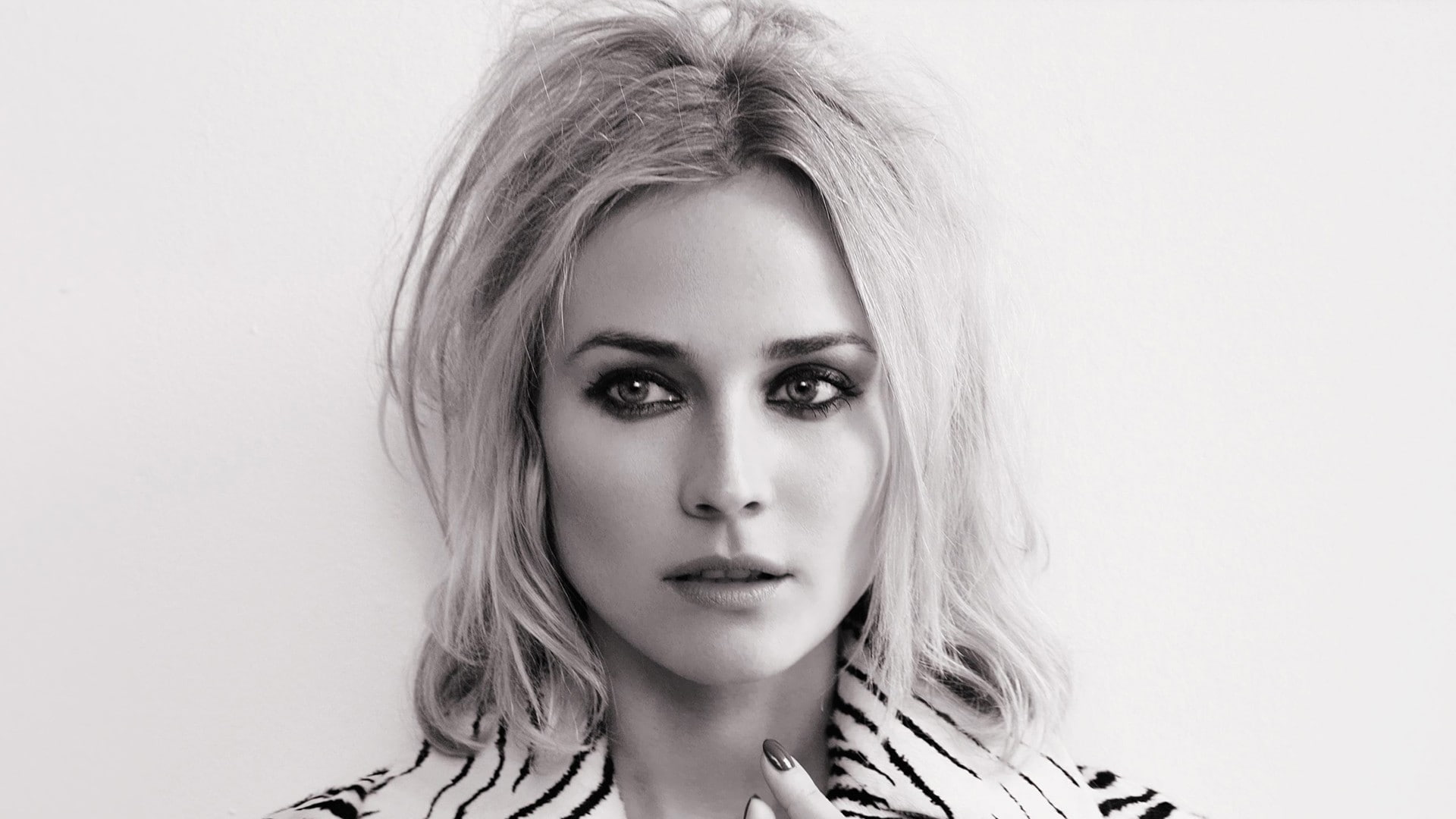 celebrity, simple background, Diane Kruger, monochrome, women, face, actress, closeup, blonde, 1080P, HD Wallpaper