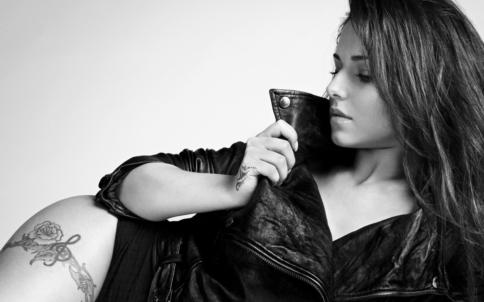 monochrome, leather vest, tattoo, simple background, brunette, leather jackets, women, 720P, Cheryl Cole, long hair, HD Wallpaper