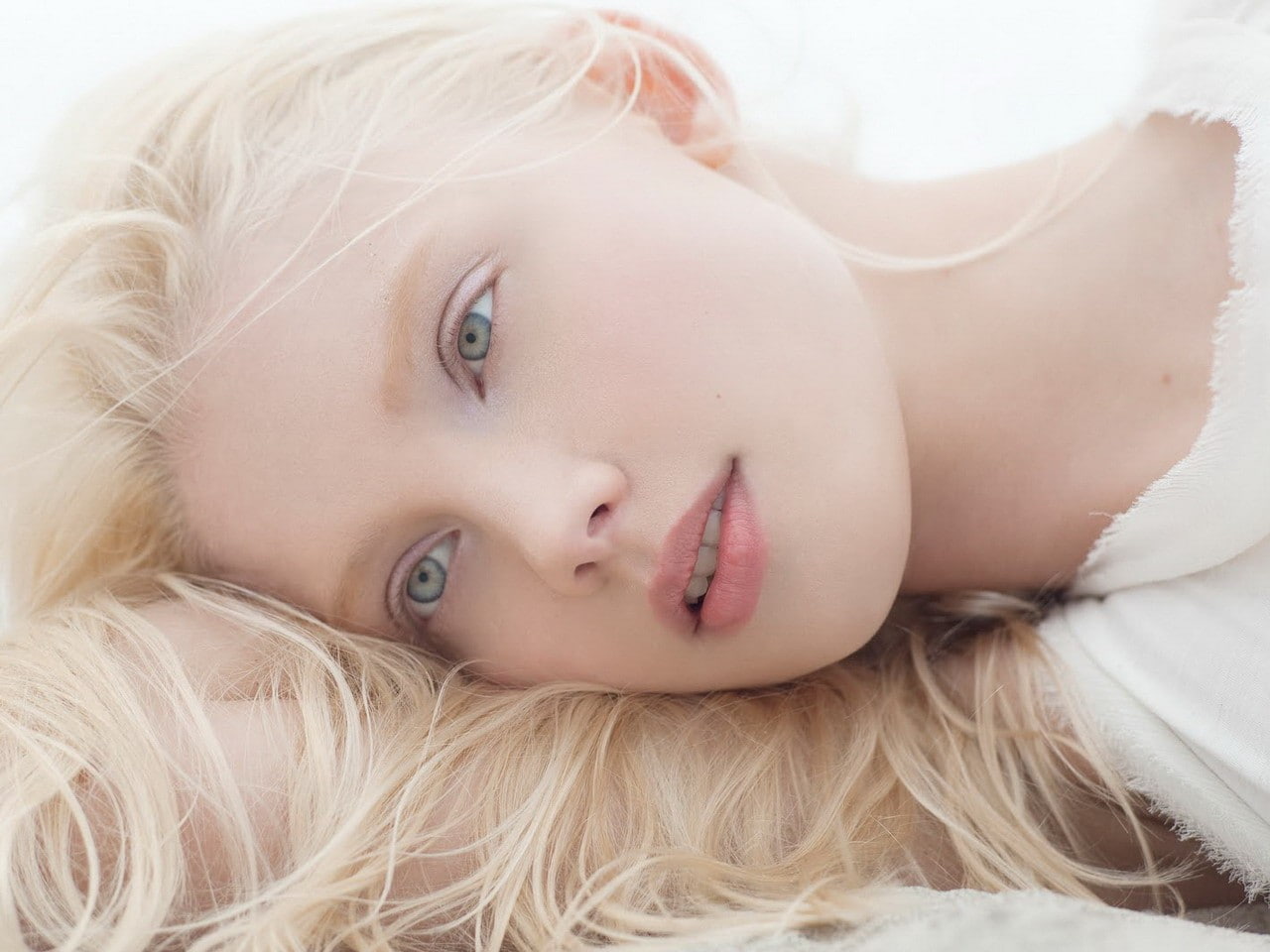 human body part, face, childhood, offspring, one person, child, girls, 720P, indoors, hair, women, headshot, looking at camera, long hair, close-up, blue eyes, HD Wallpaper