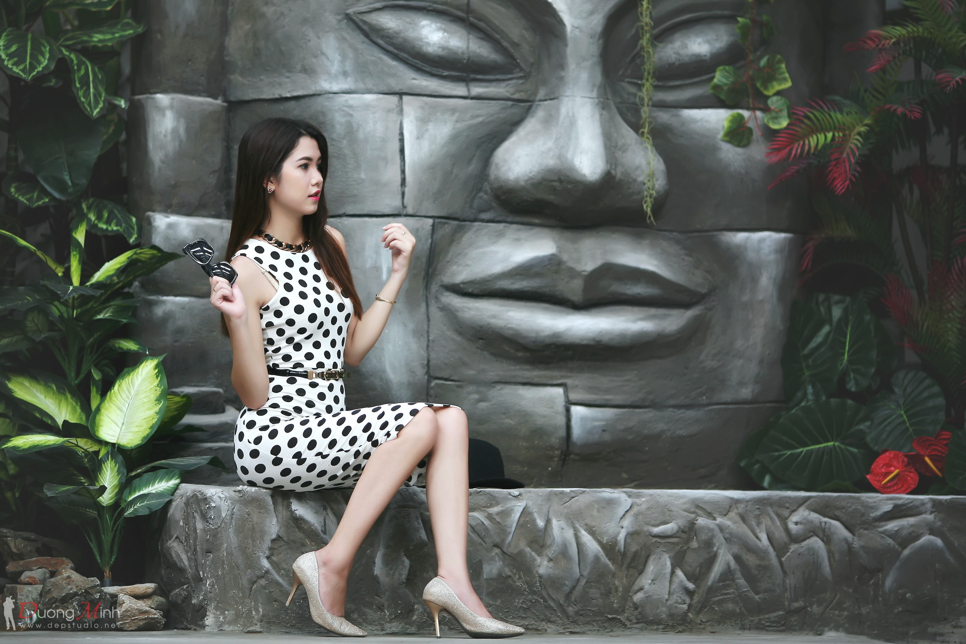 surprised, women, white dress, side view, 2K, brunette, polka dots, high heels, Asian, HD Wallpaper