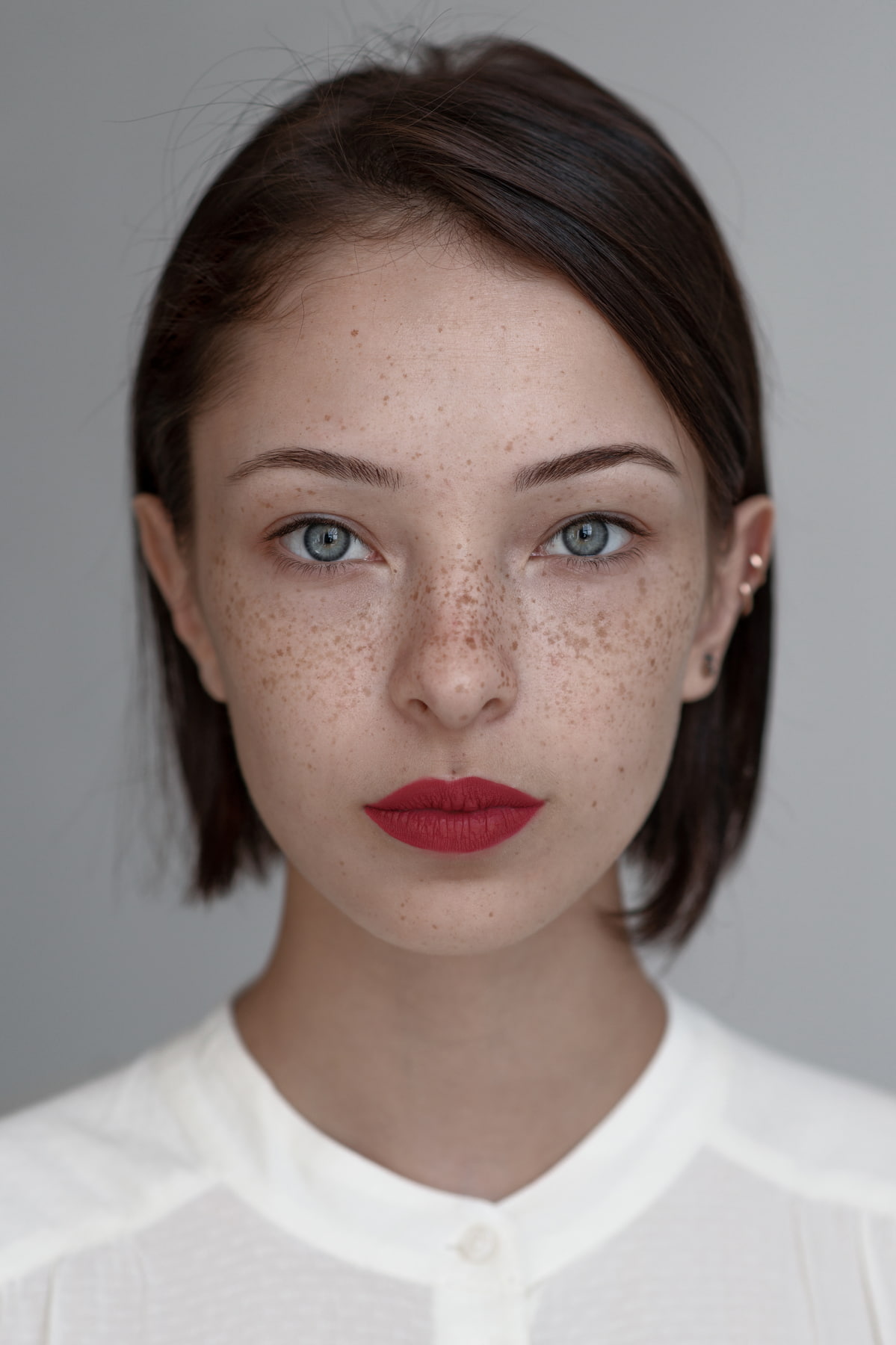 portrait, gray eyes, brunette, women, face, freckles, bokeh, short hair, red lipstick, portrait display, 720P, looking at viewer, simple background, Phone HD Wallpaper