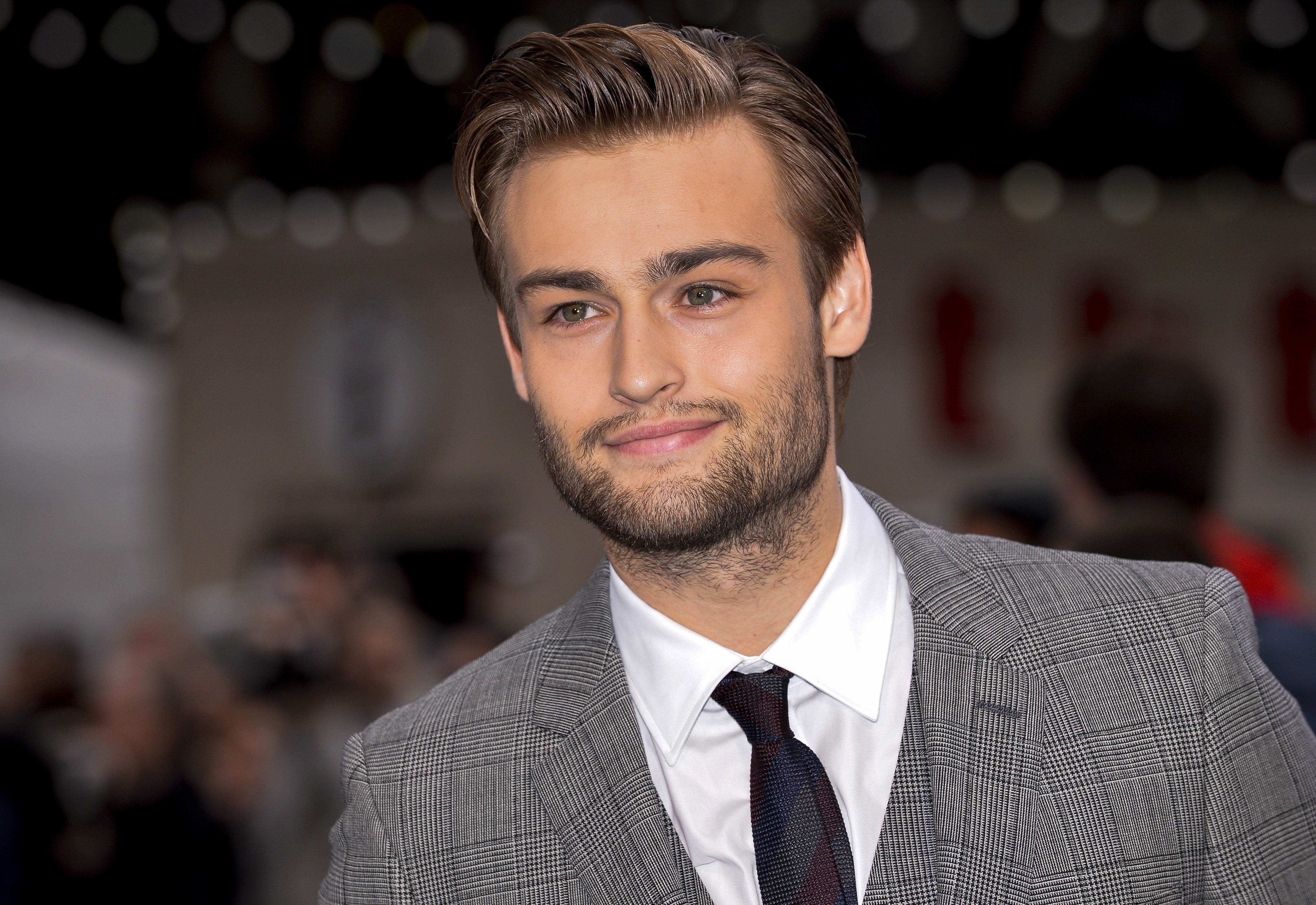 grey, menswear, focus on foreground, professional Occupation, new York City, fashion, headshot, handsome, fashion Week, event, smiling, looking at camera, HD Wallpaper