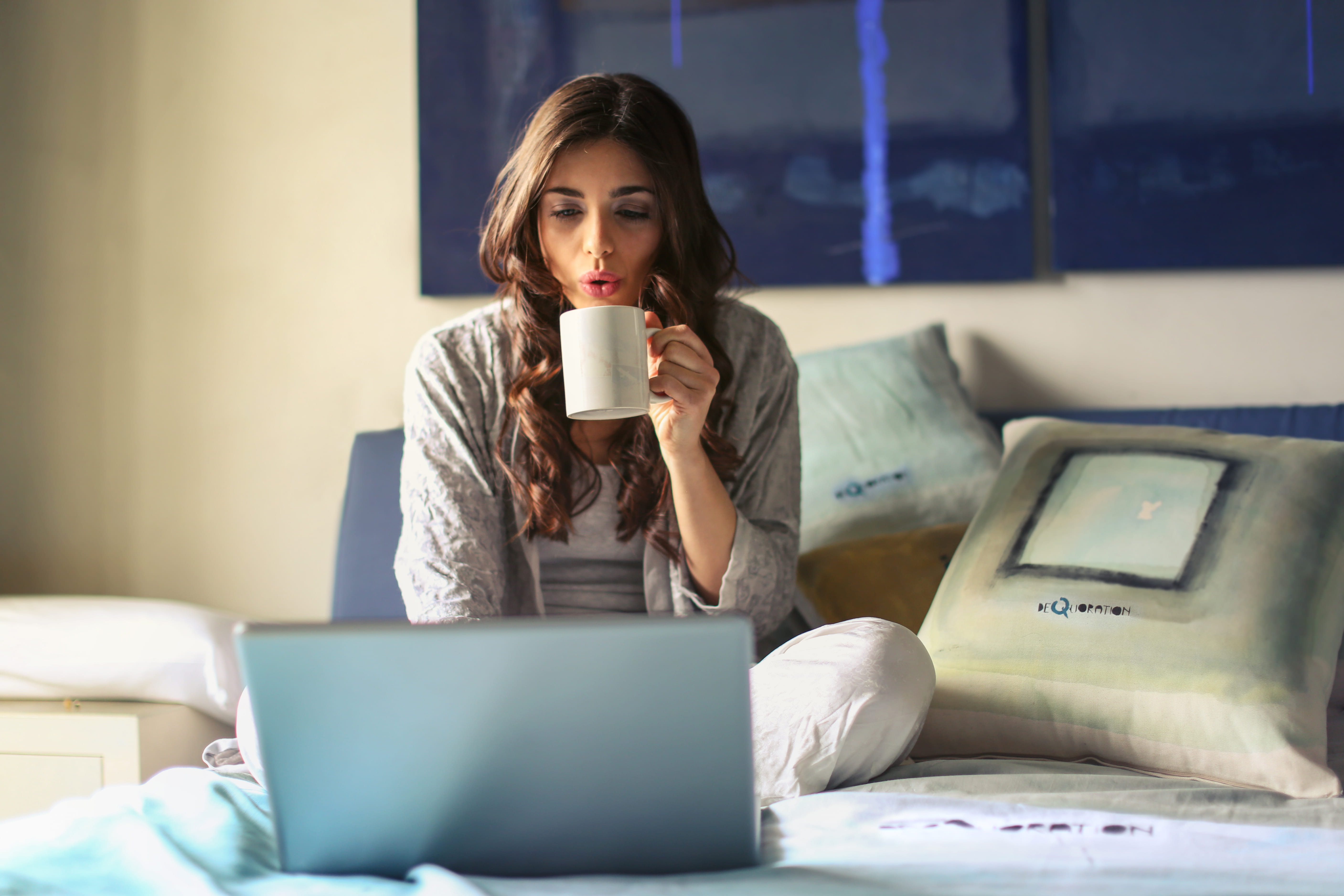 drinking, remote work, computer, using laptop, connection, cup, uses, cup of coffee, relaxation, mug, indoors, wireless technology, sitting, beautiful, HD Wallpaper