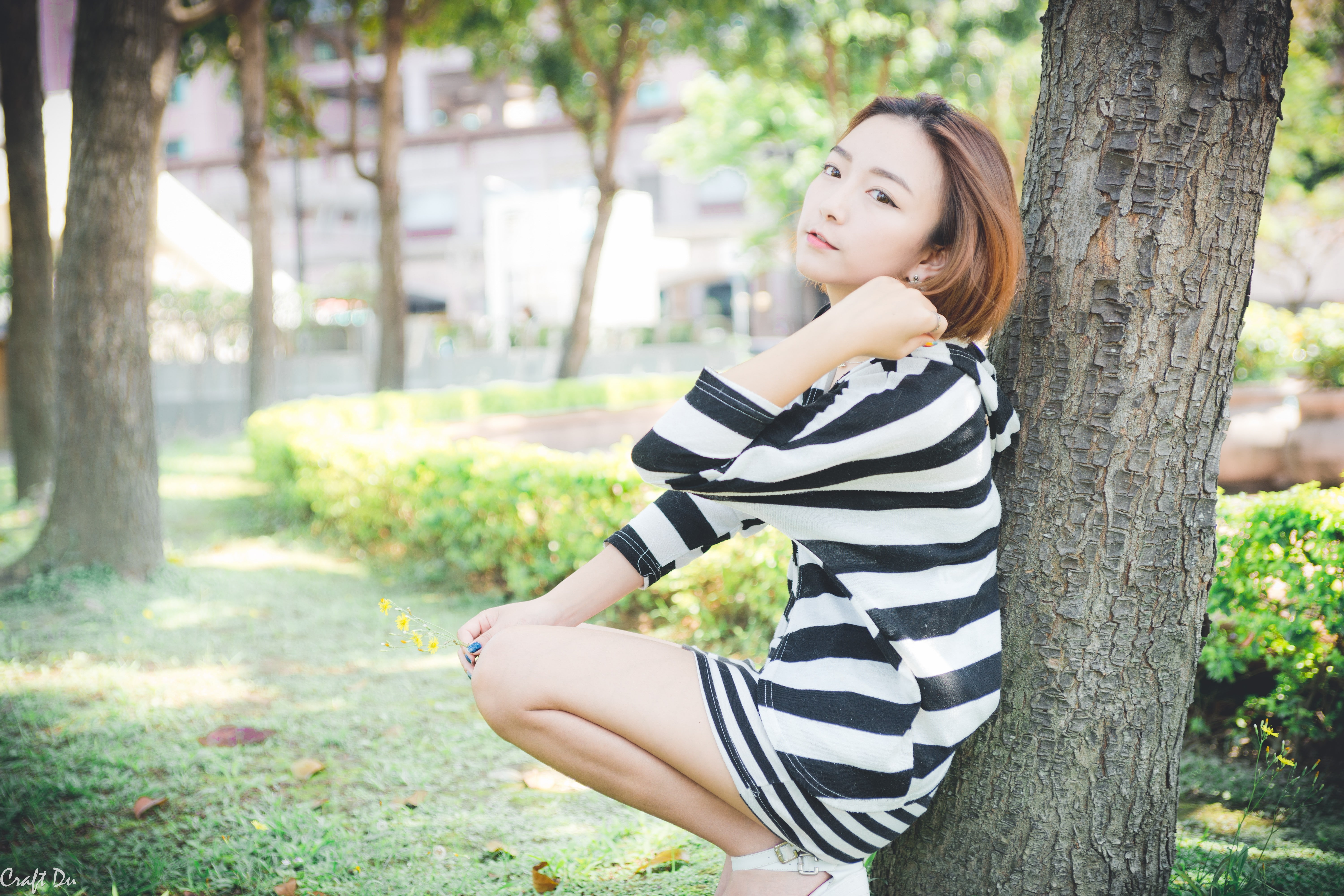 lifestyles, young women, striped, focus on foreground, Asian, beautiful woman, hazel eyes, redhead, young adult, women, smiling, real people, beauty, tree, HD Wallpaper