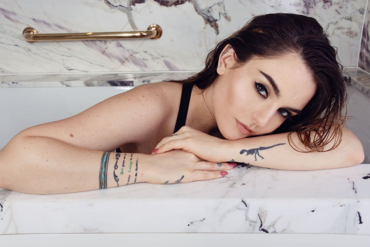 smoky eyes, tattoo, singer, eyeliner, brunette, 720P, Jojo, HD Wallpaper