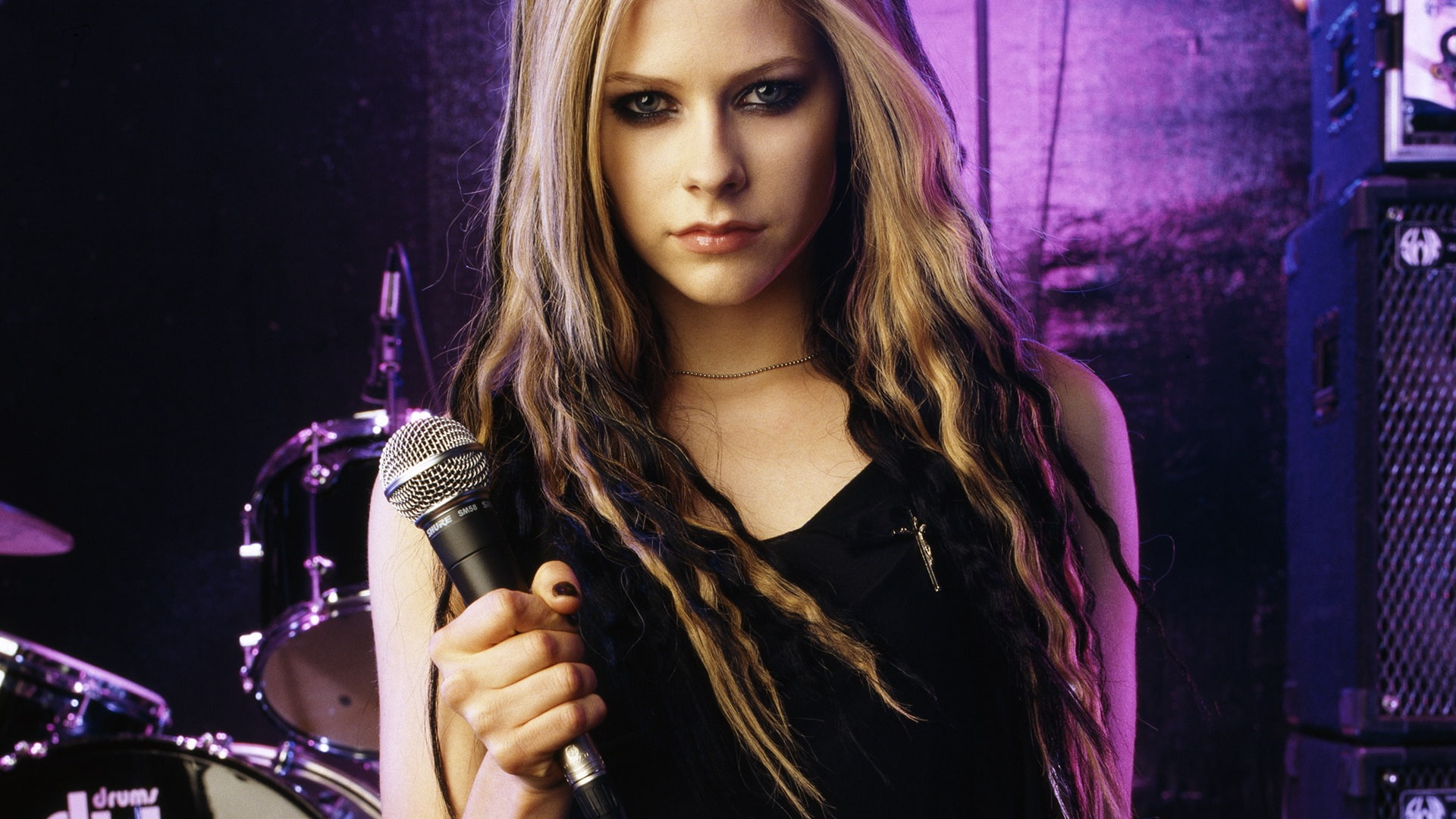 nightlife, blue eyes, young women, indoors, beauty, one person, Avril Lavigne, portrait, music, front view, long hair, women, singer, arts culture and entertainment, HD Wallpaper